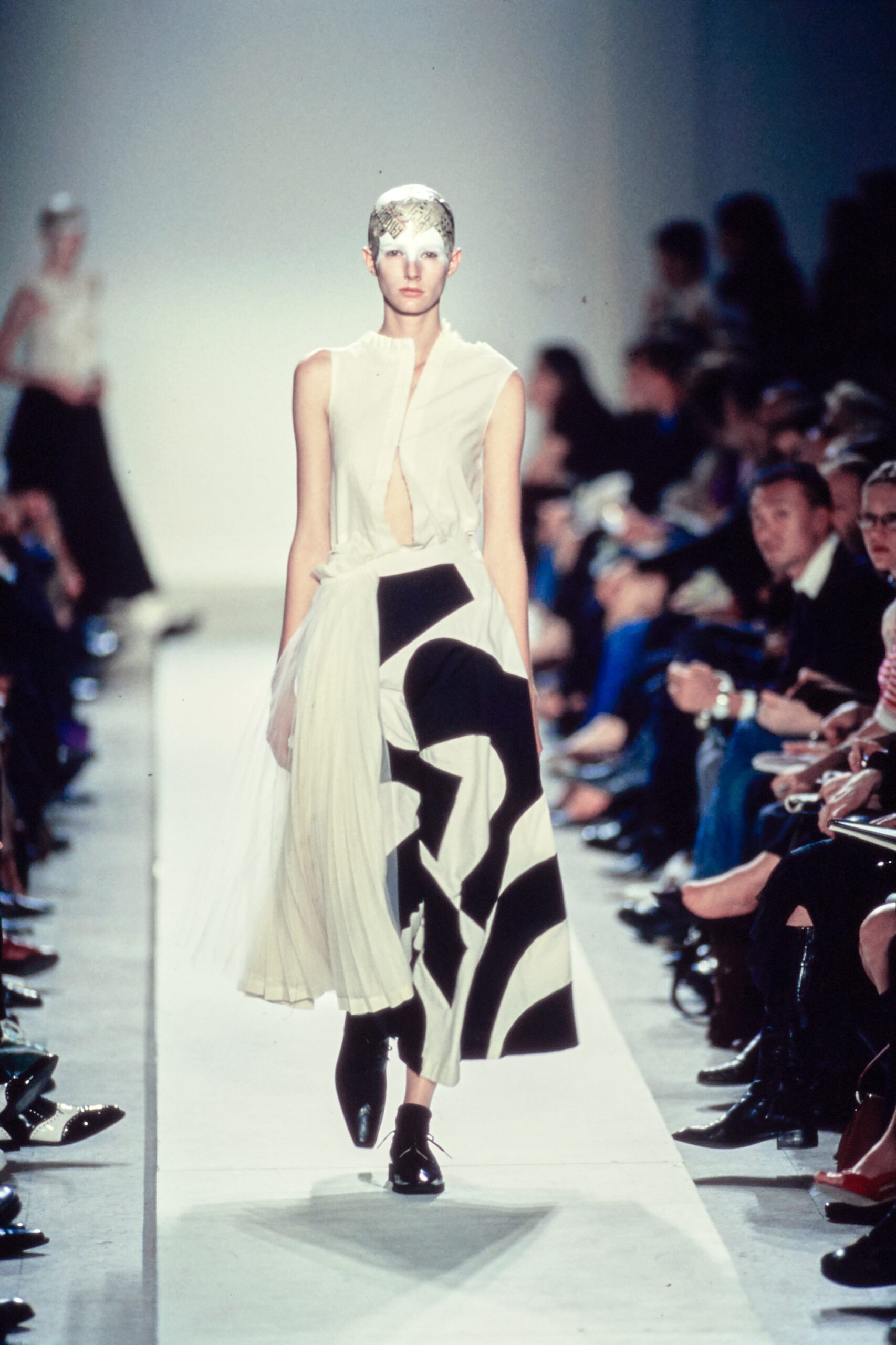 Comme des Garçons S/S 02 Look 319