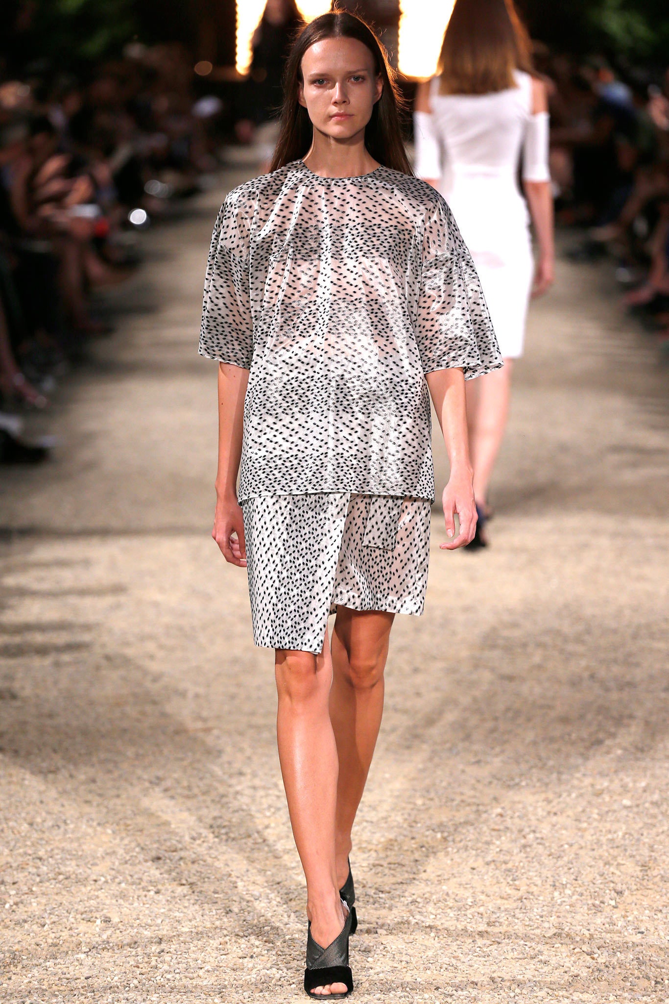 Damir Doma Resort 14 Look 32