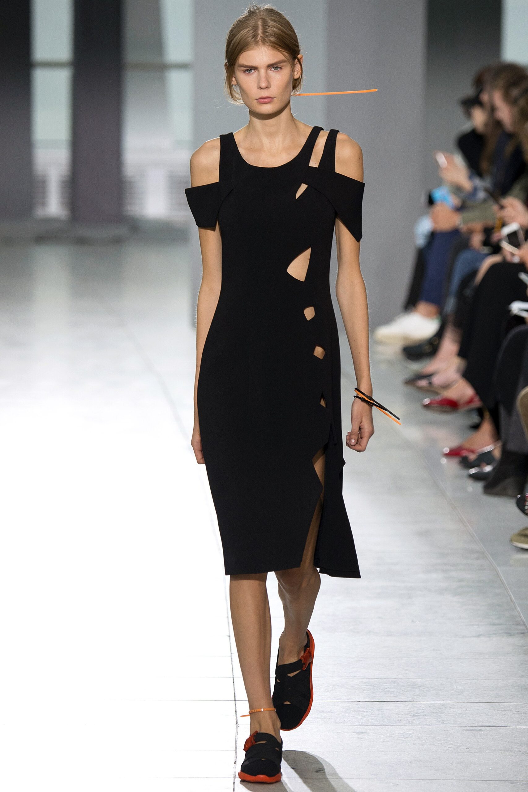 Christopher Kane S/S 16 Look 53