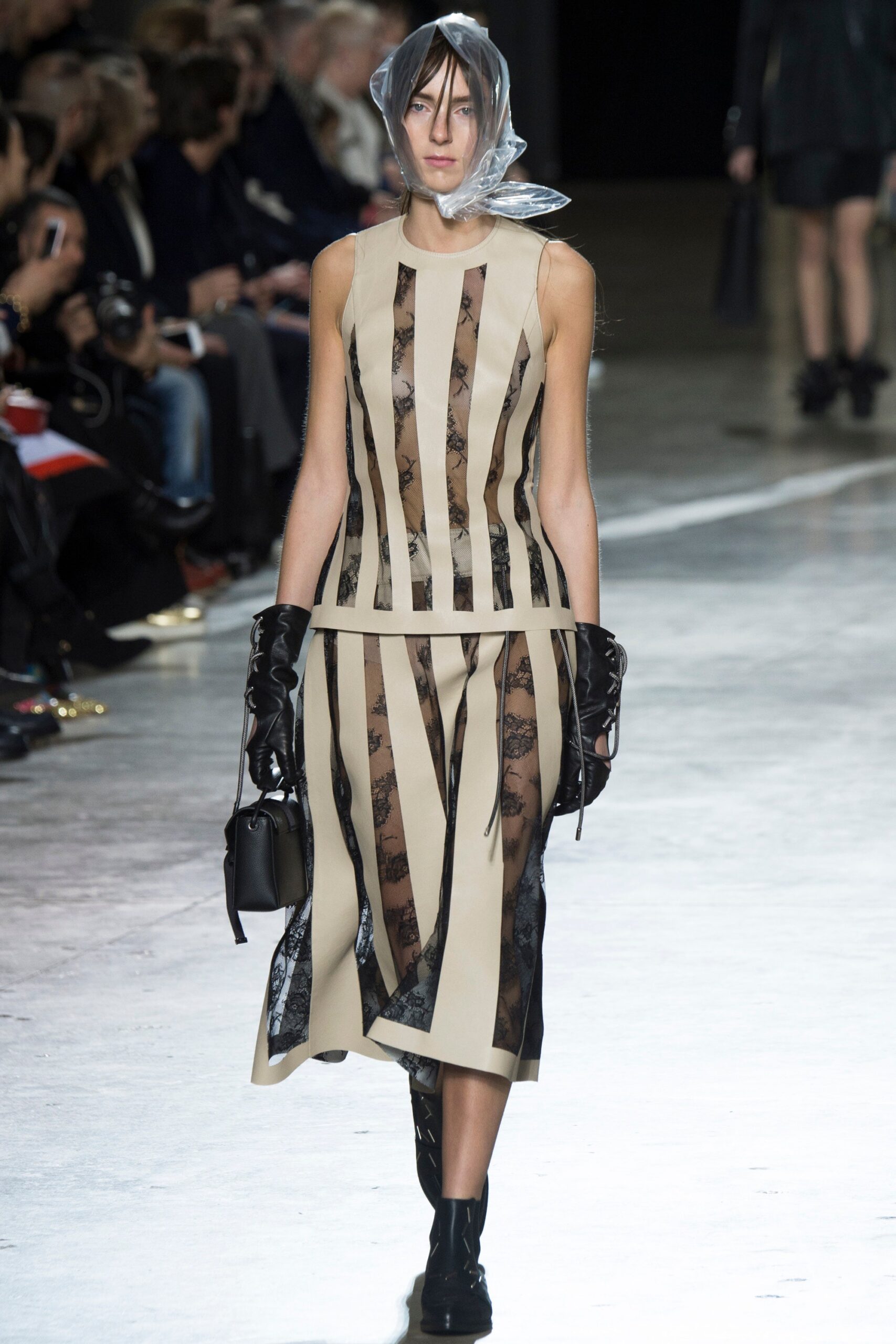 Christopher Kane F/W 16 Look 12