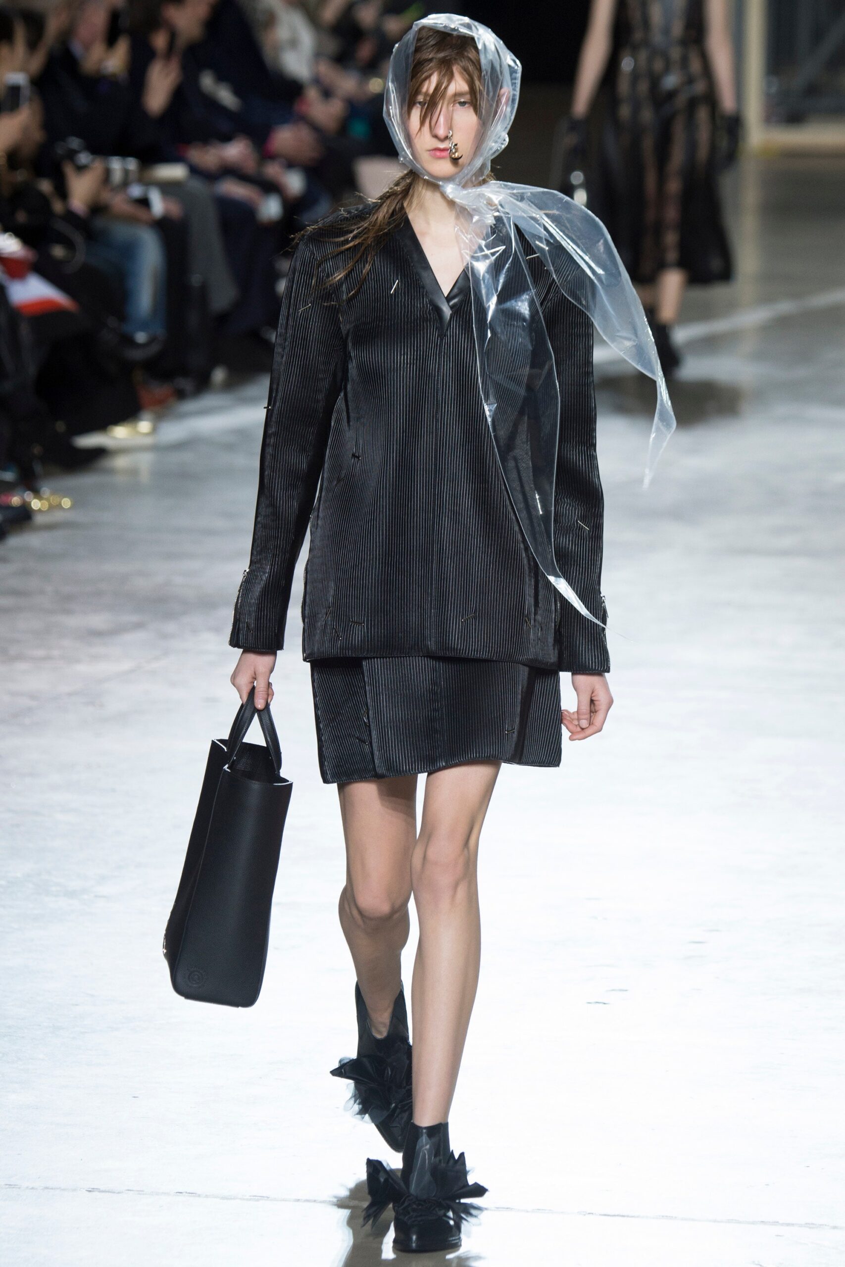 Christopher Kane F/W 16 Look 28