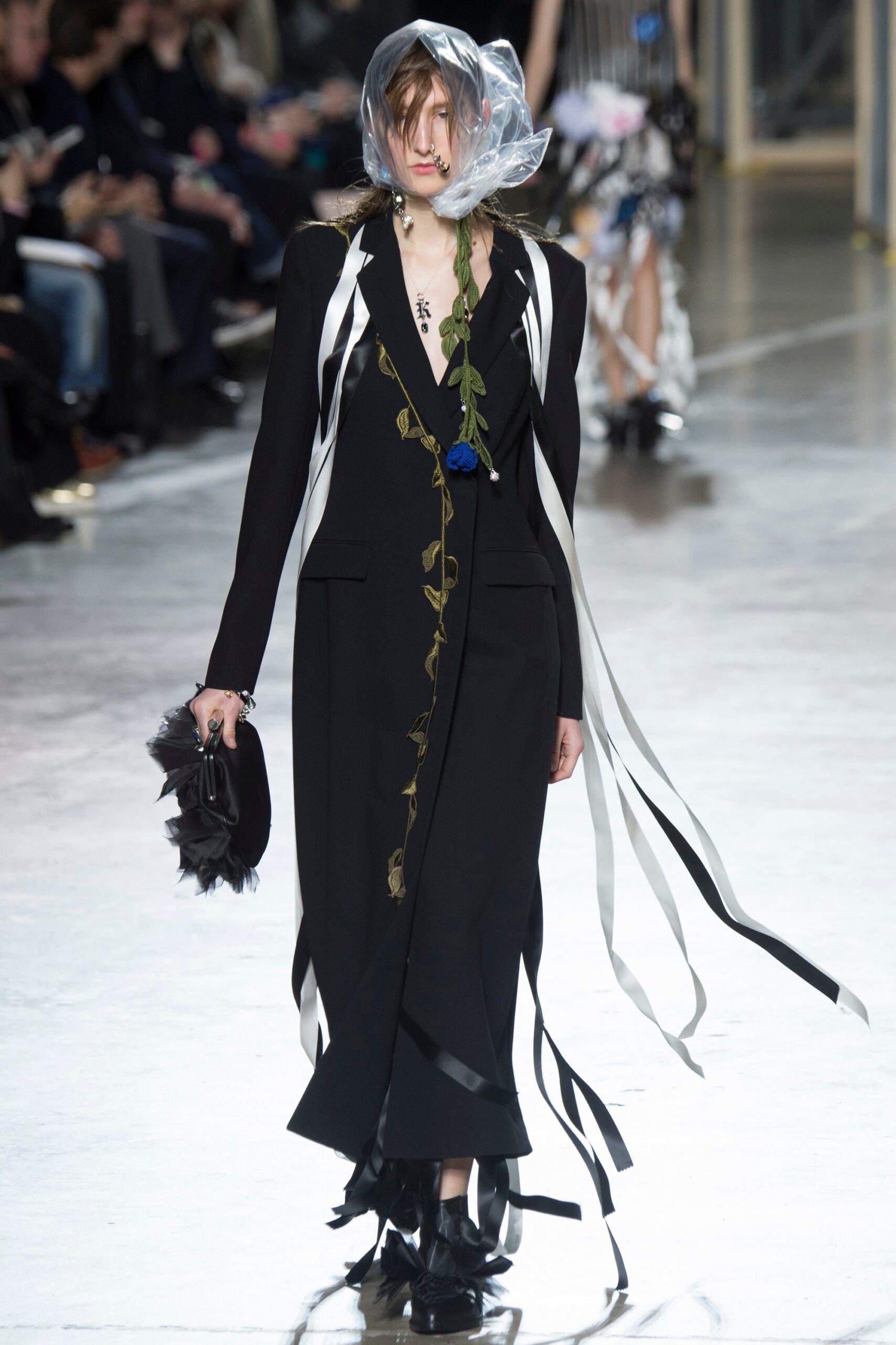 Christopher Kane F/W 16 Look 489
