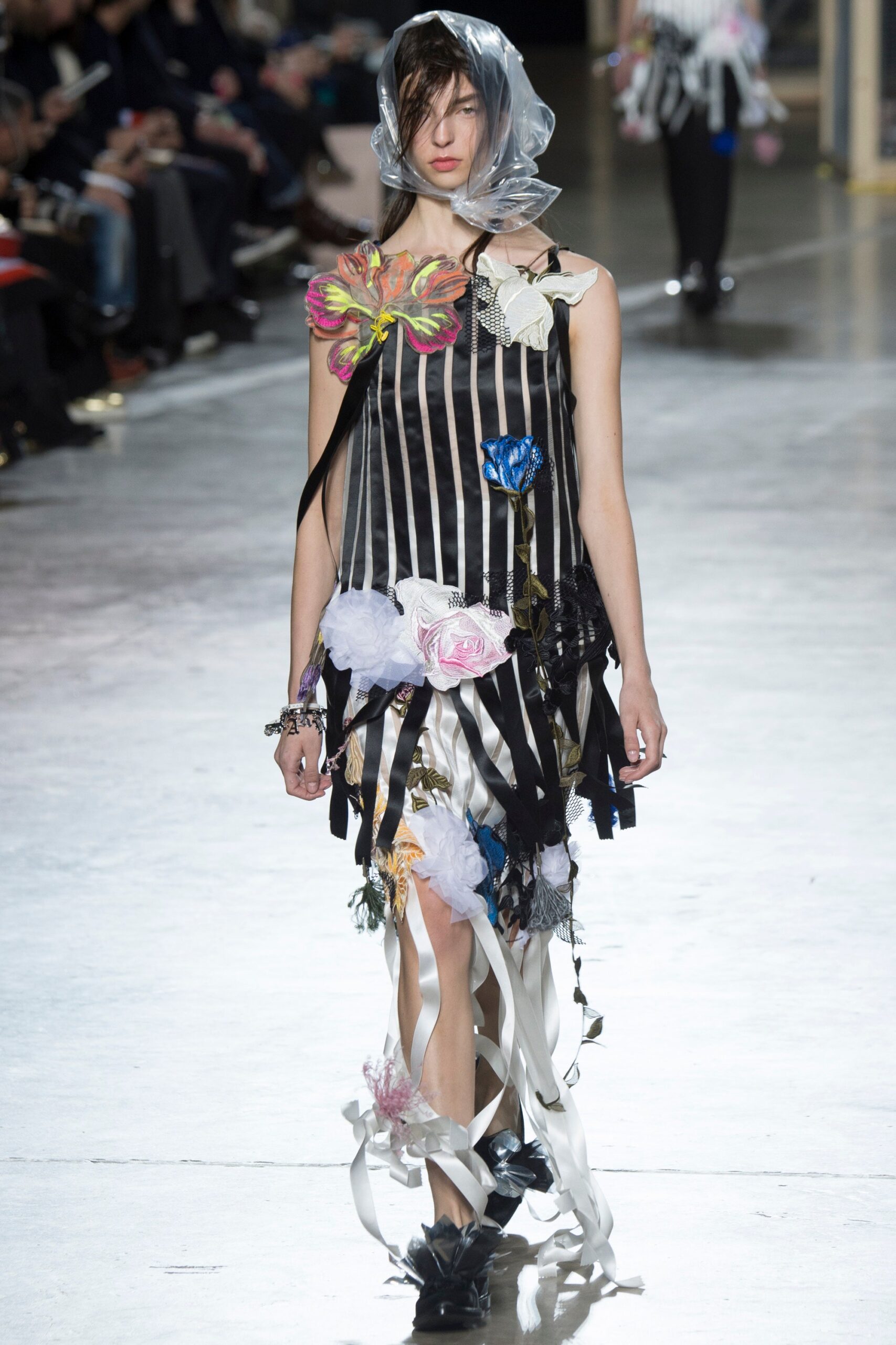 Christopher Kane F/W 16 Look 505