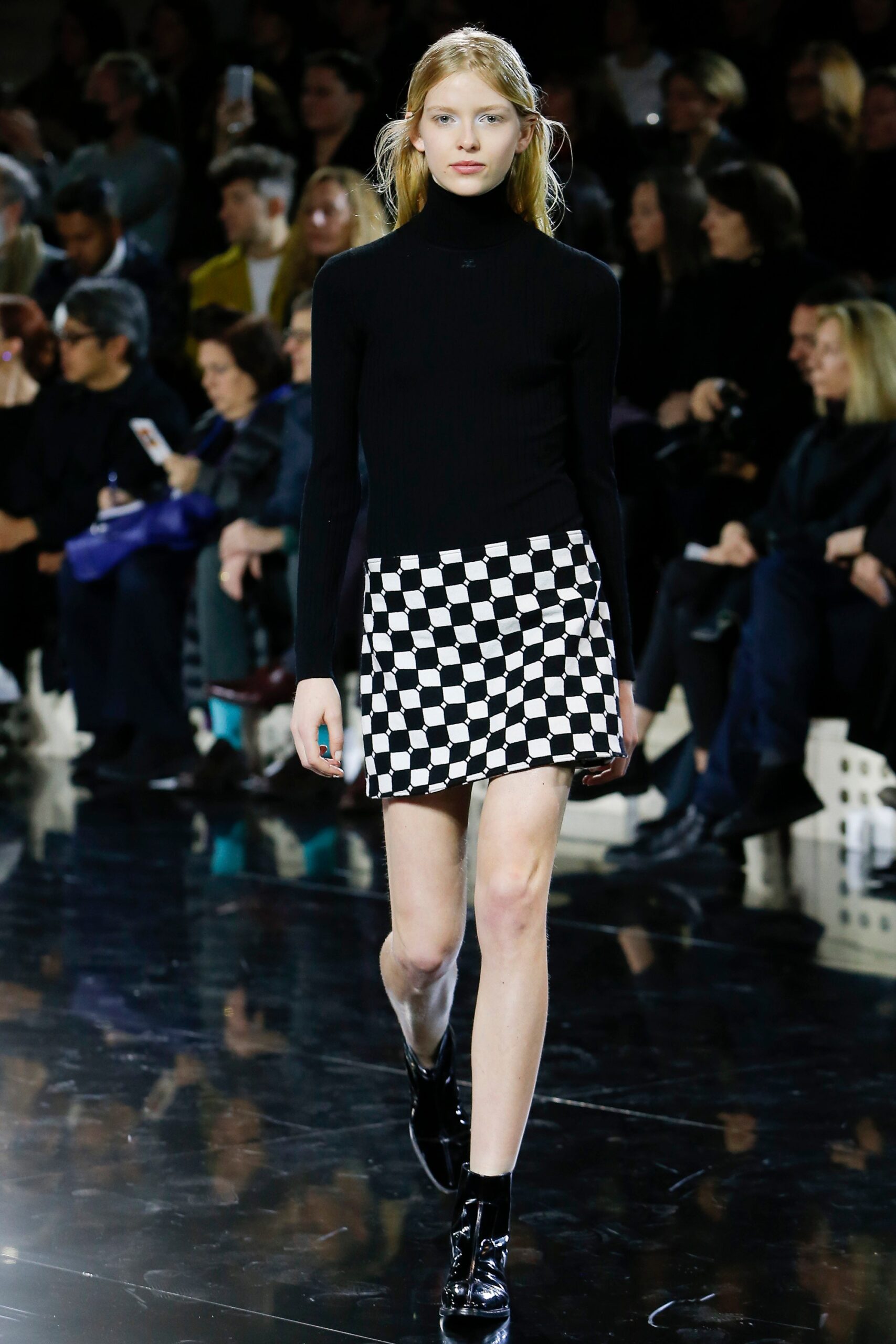 Courrèges F/W 16 Look 73