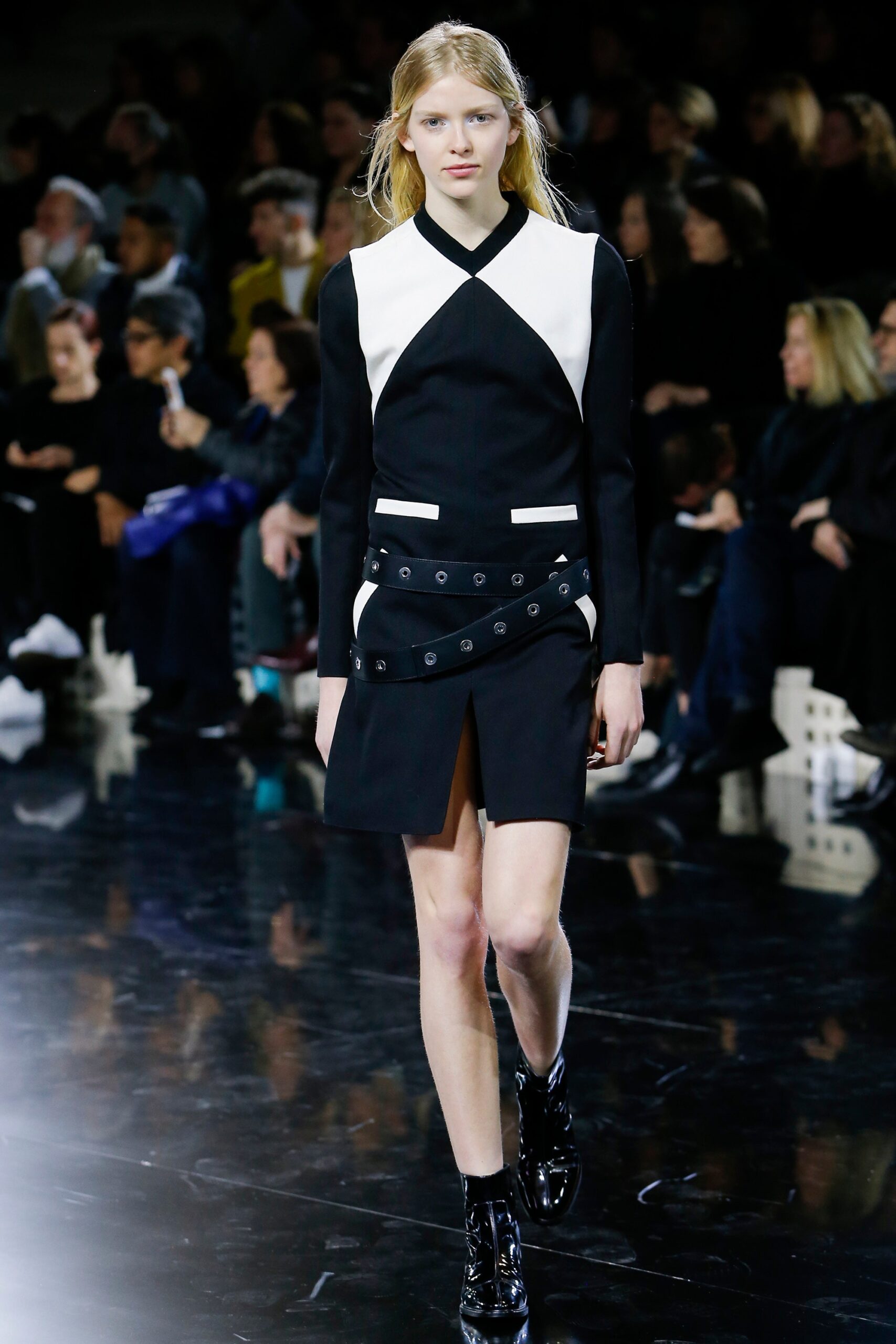 Courrèges F/W 16 Look 176