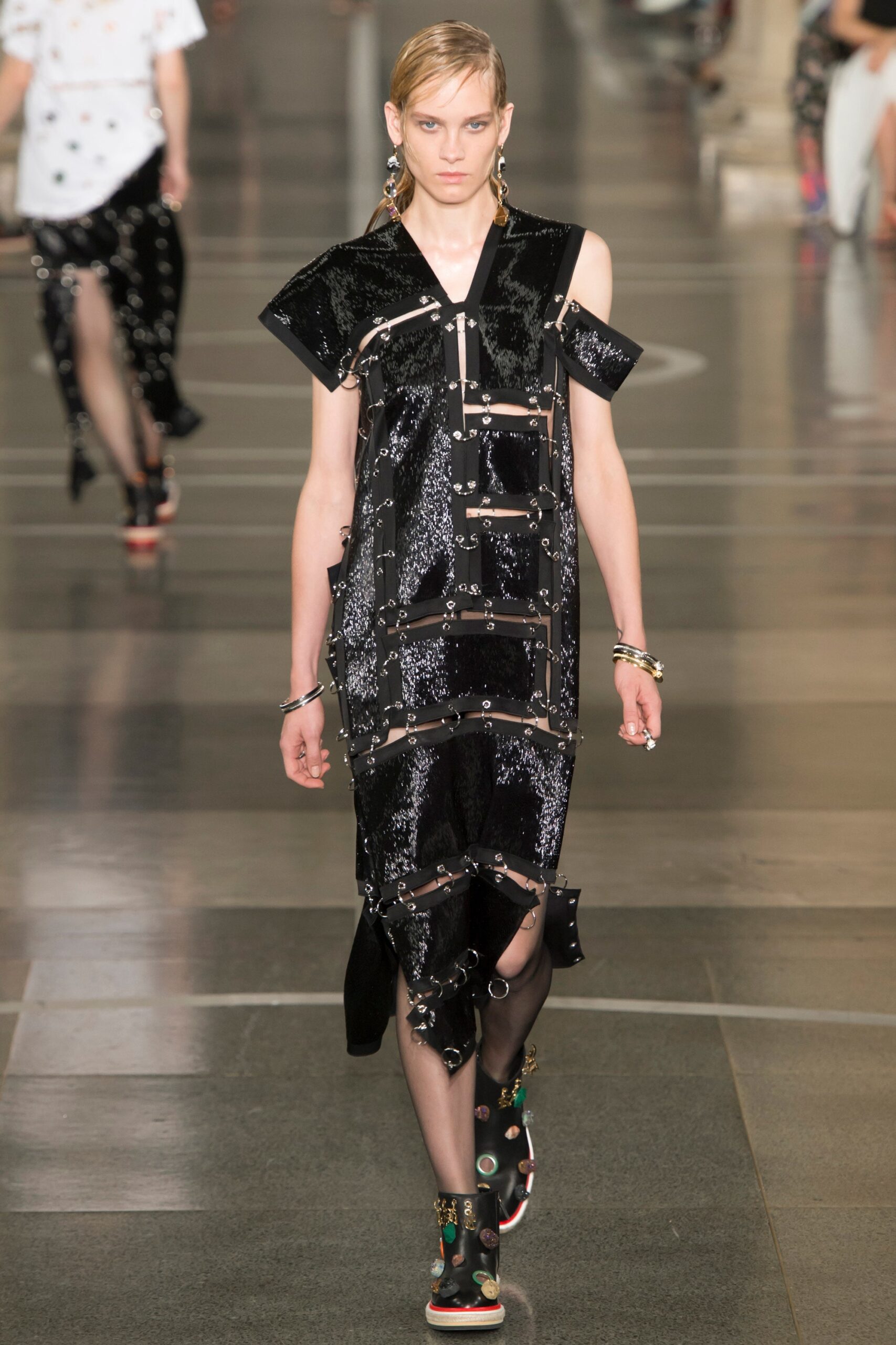Christopher Kane S/S 17 Look 486