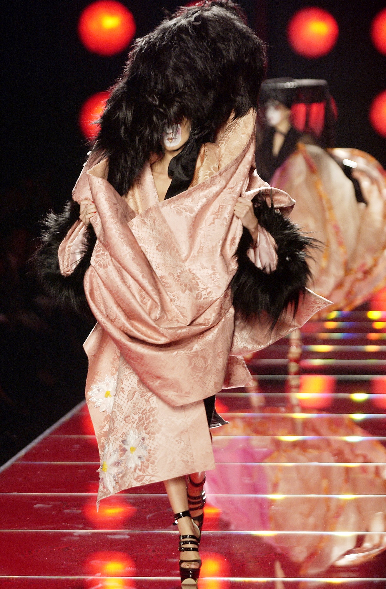 Christian Dior S/S 03 Couture Look 31