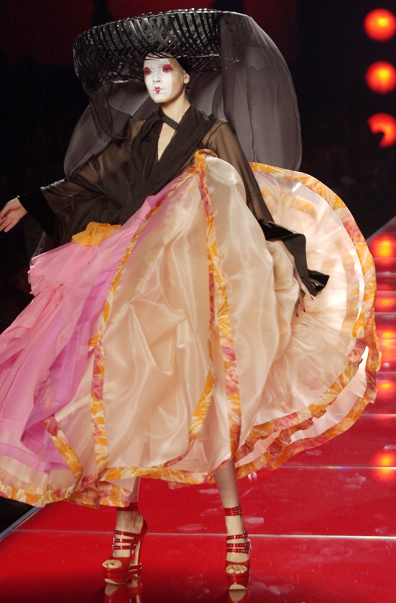 Christian Dior S/S 03 Couture Look 36