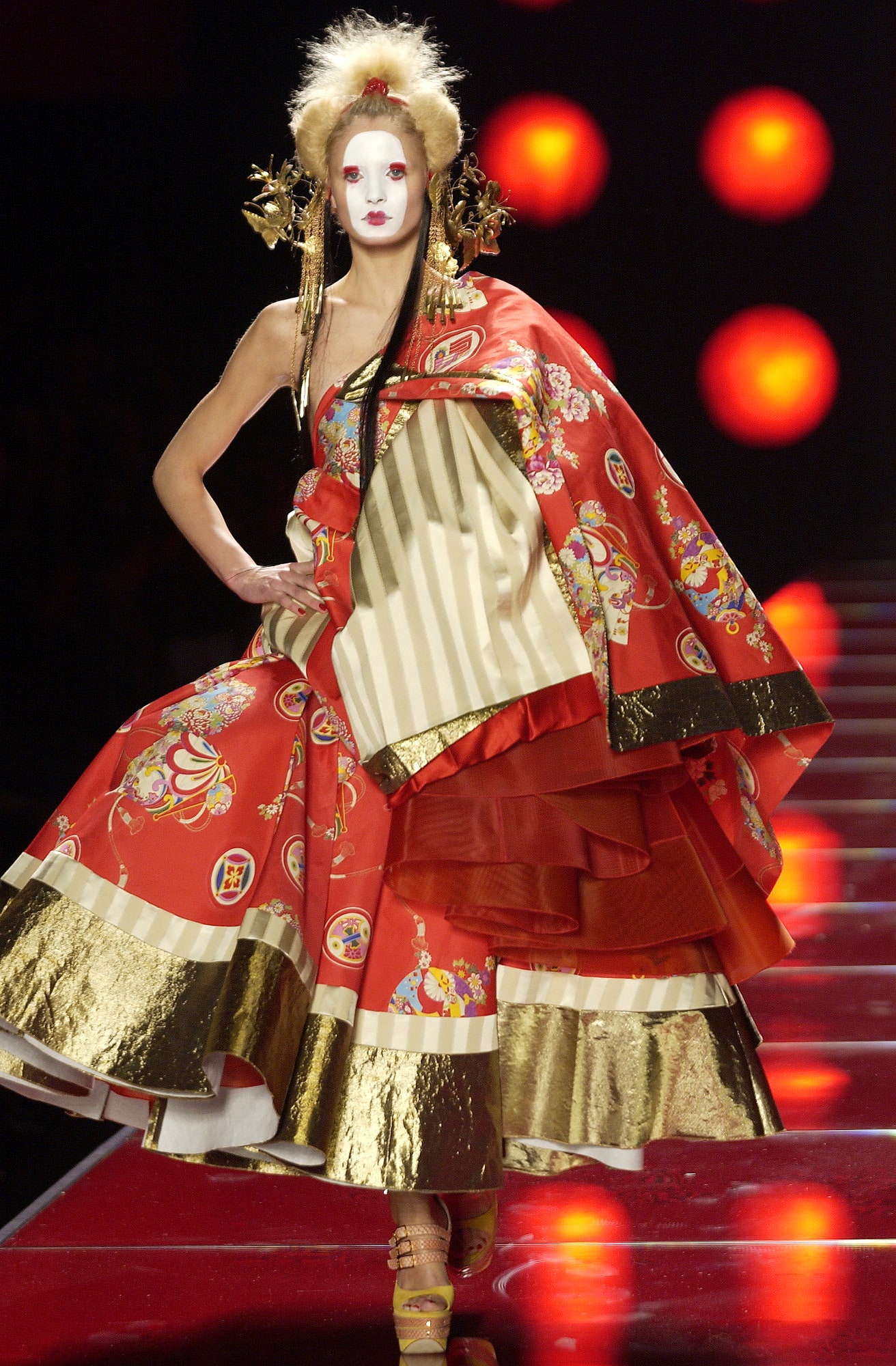 Christian Dior S/S 03 Couture Look 56
