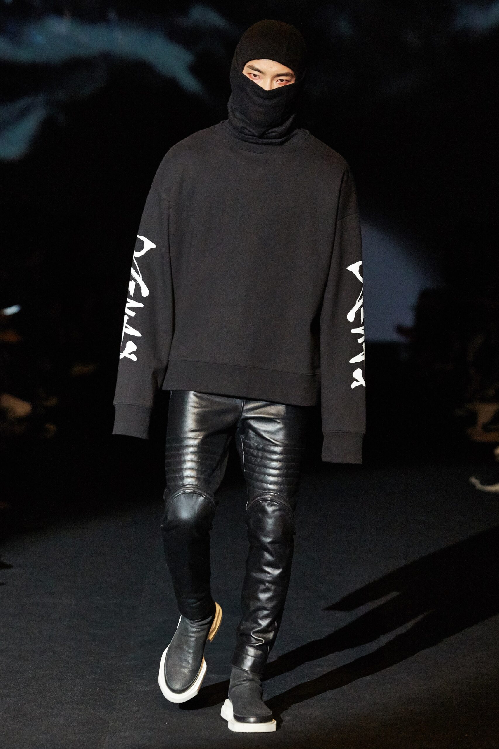 D.Gnak Seoul F/W 16 Look 42