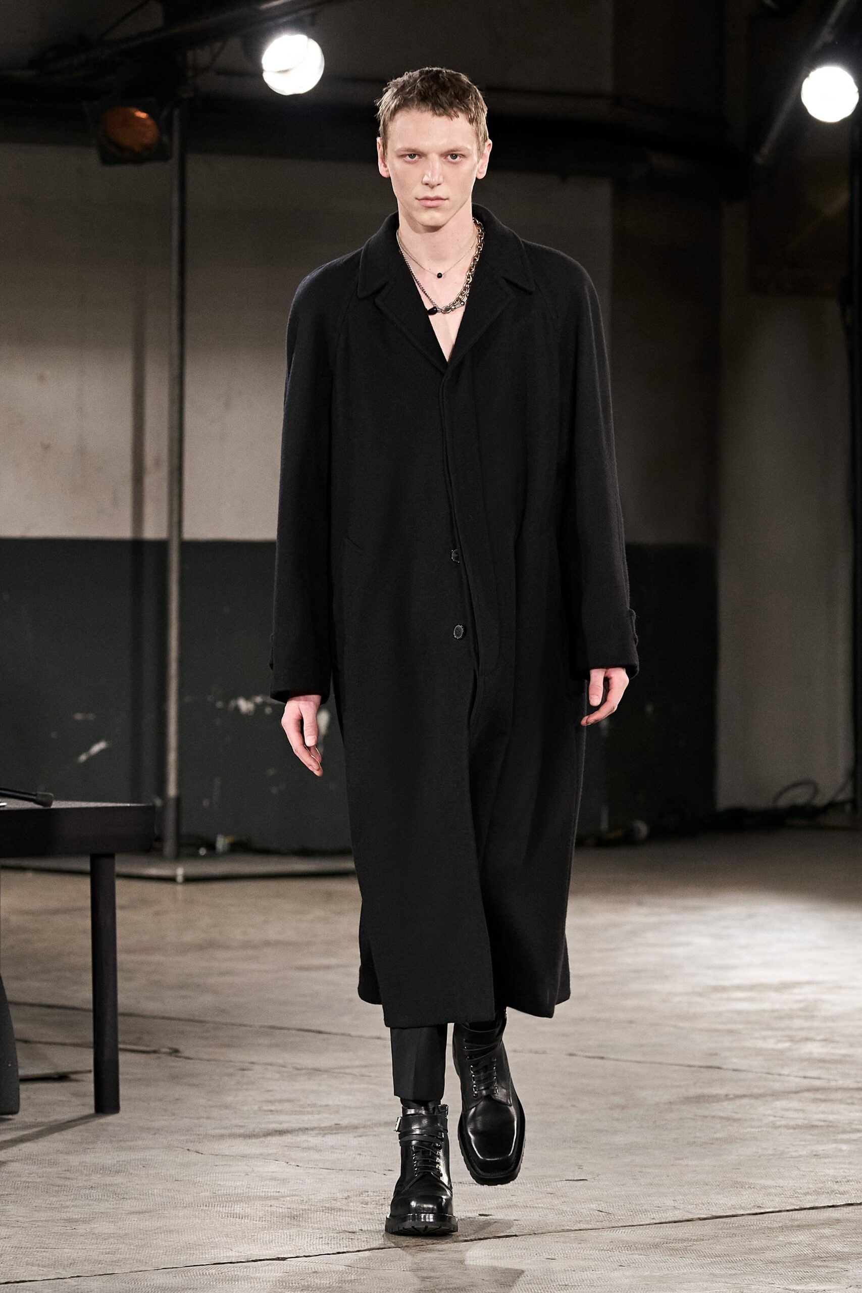 Dries Van Noten F/W 23 Menswear Look 1