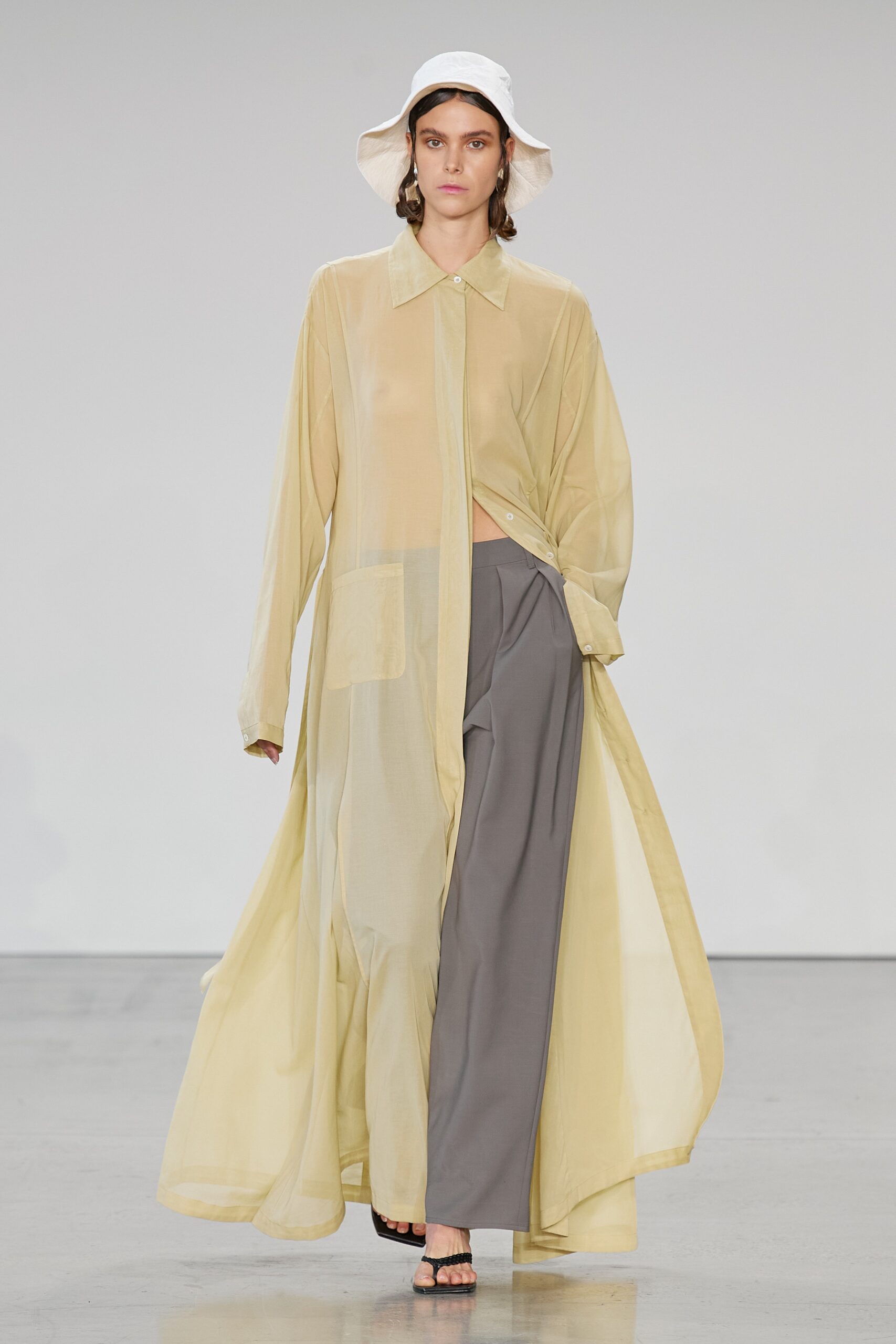 Deveaux S/S 23 Look 7