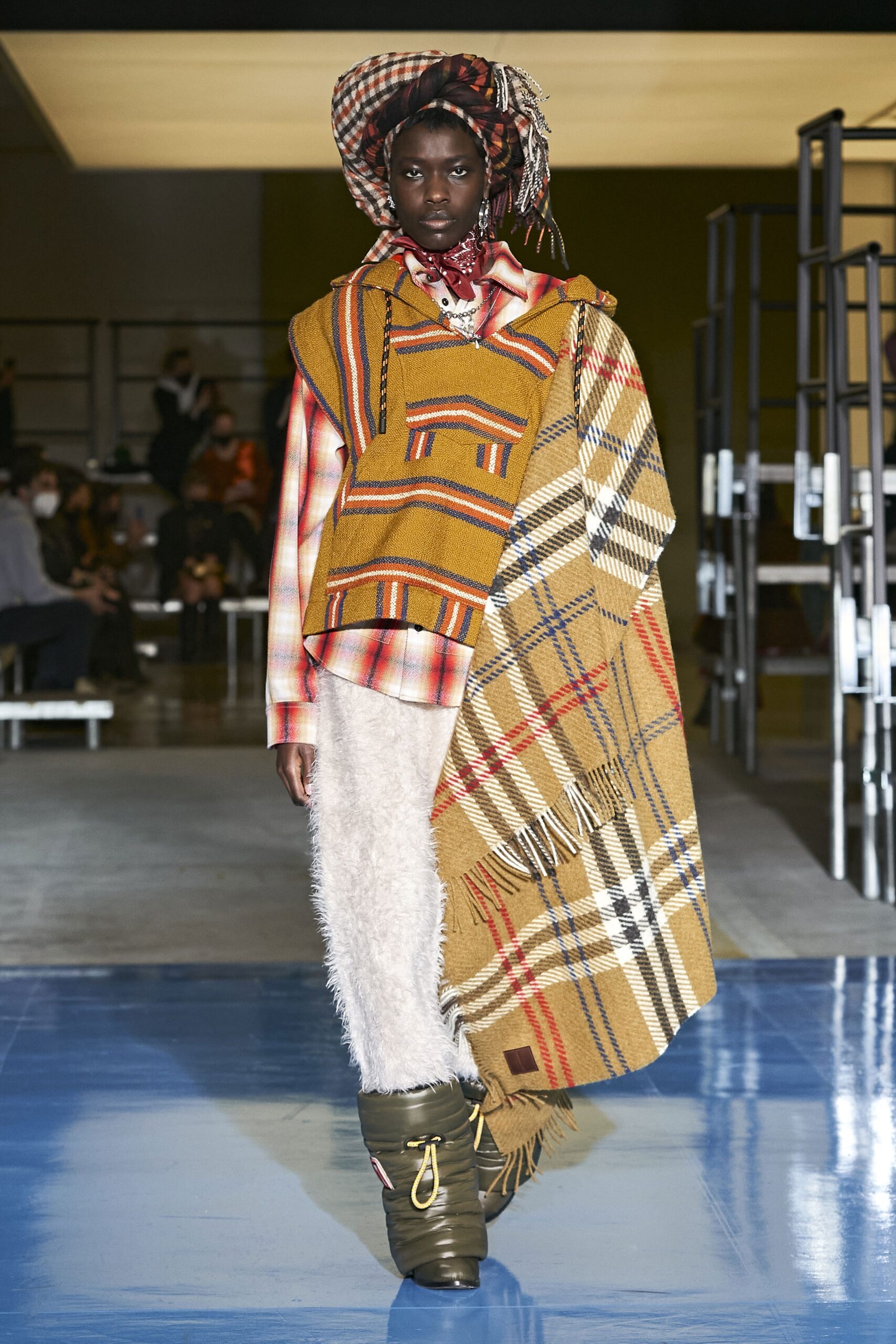Dsquared2 F/W 22 Look 15