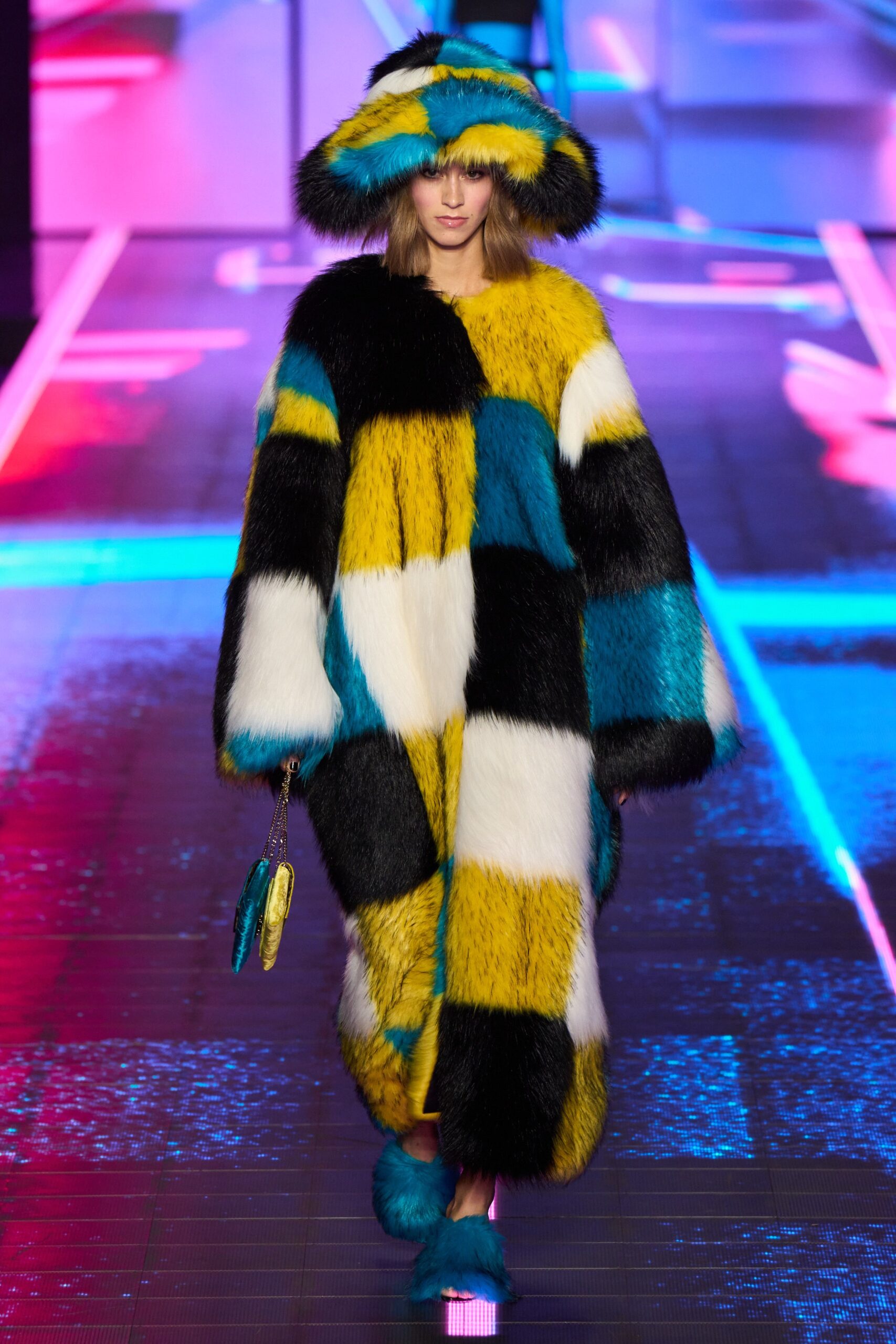 Dolce & Gabbana F/W 22 Look 16