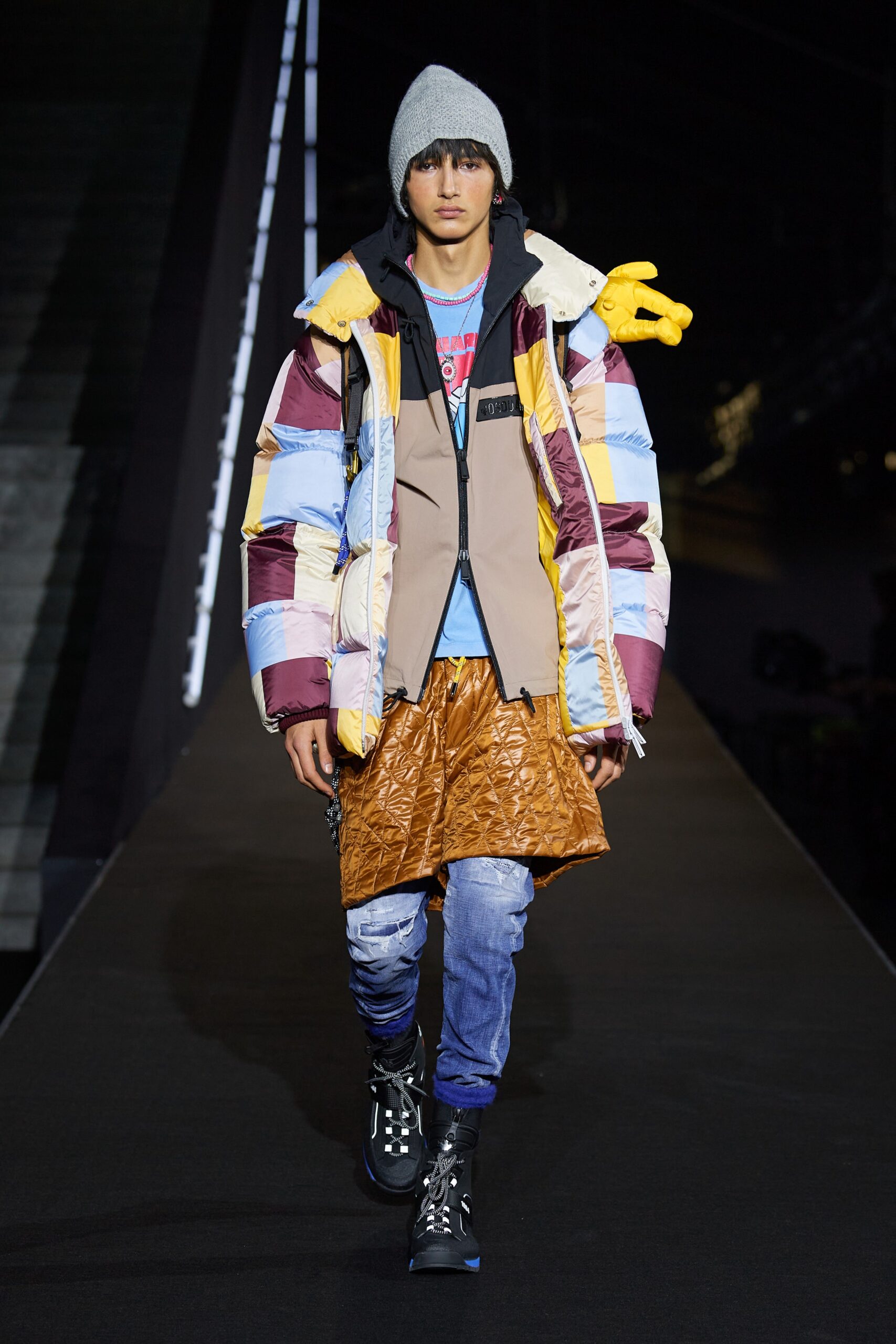 Dsquared2 F/W 22 Menswear Look 19