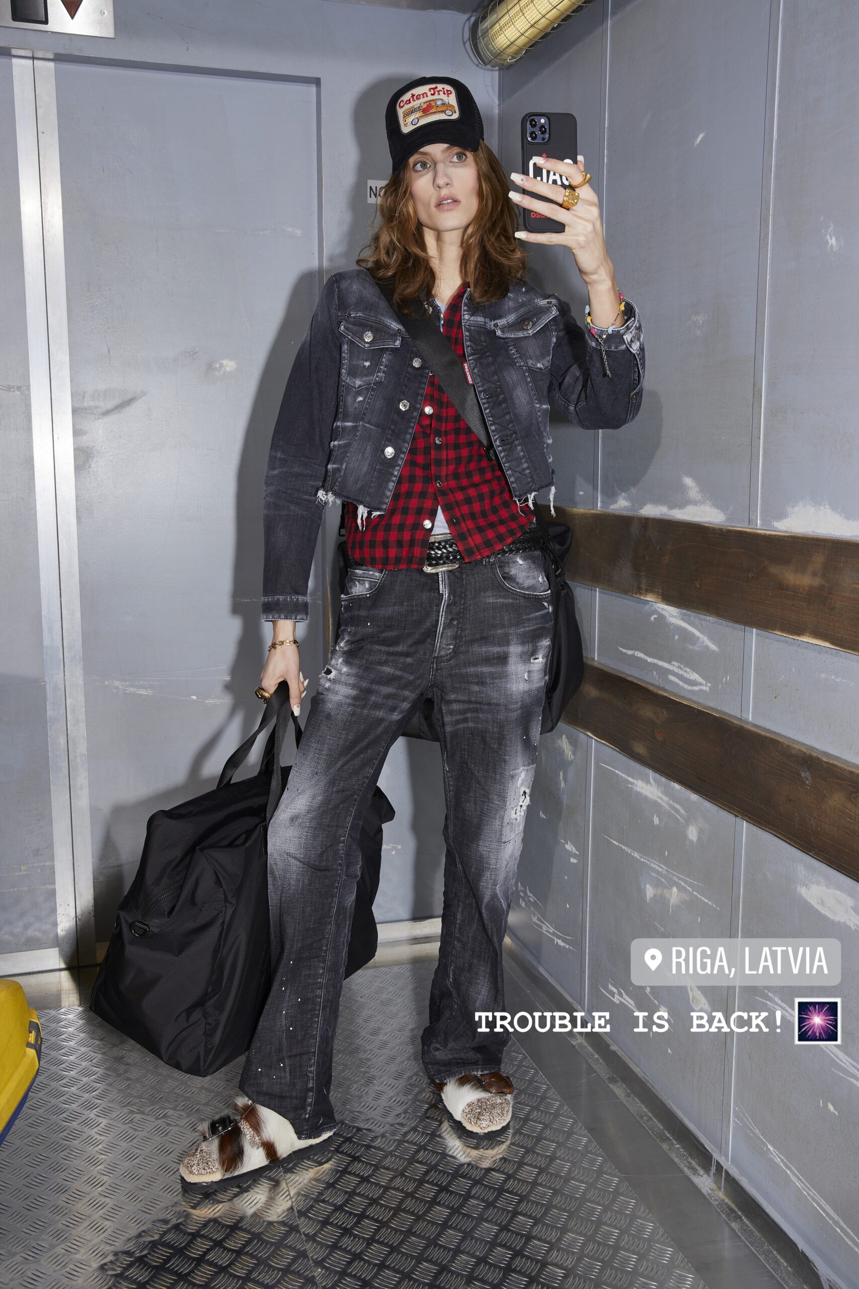 Dsquared2 F/W 22 Look 25