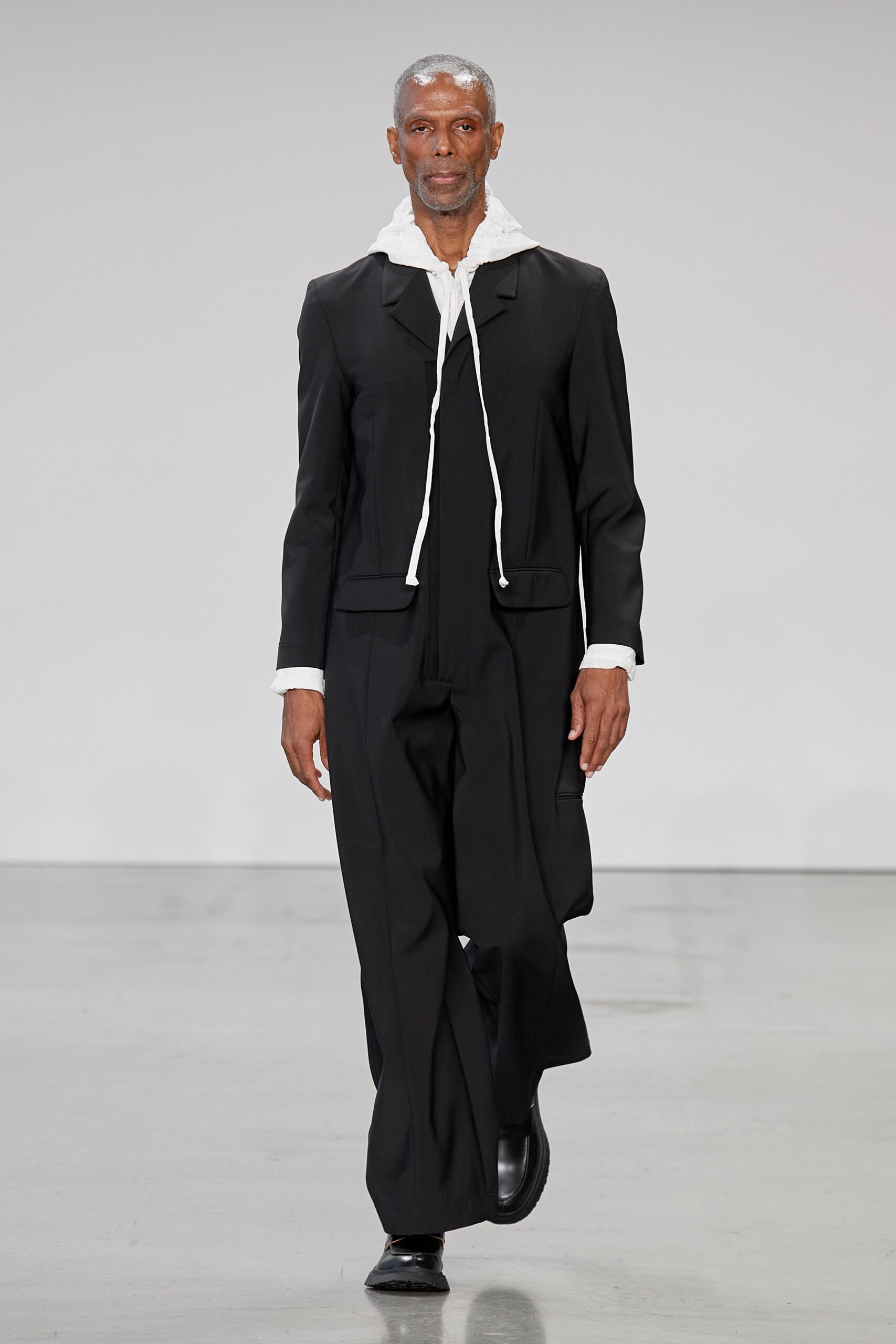 Deveaux S/S 23 Look 26