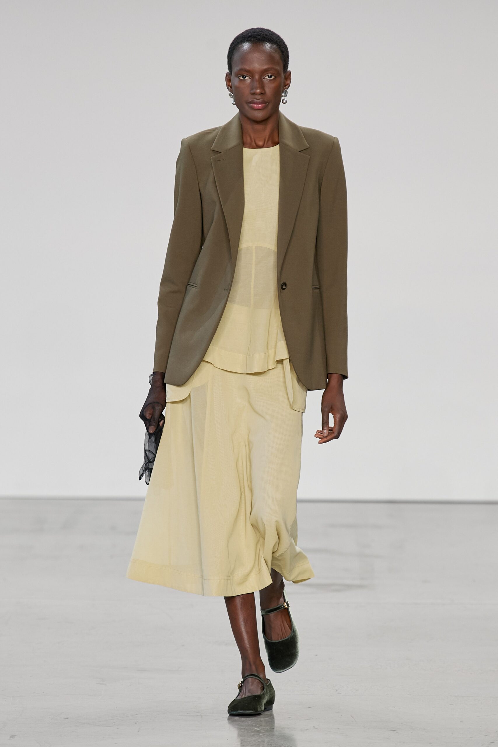 Deveaux S/S 23 Look 29