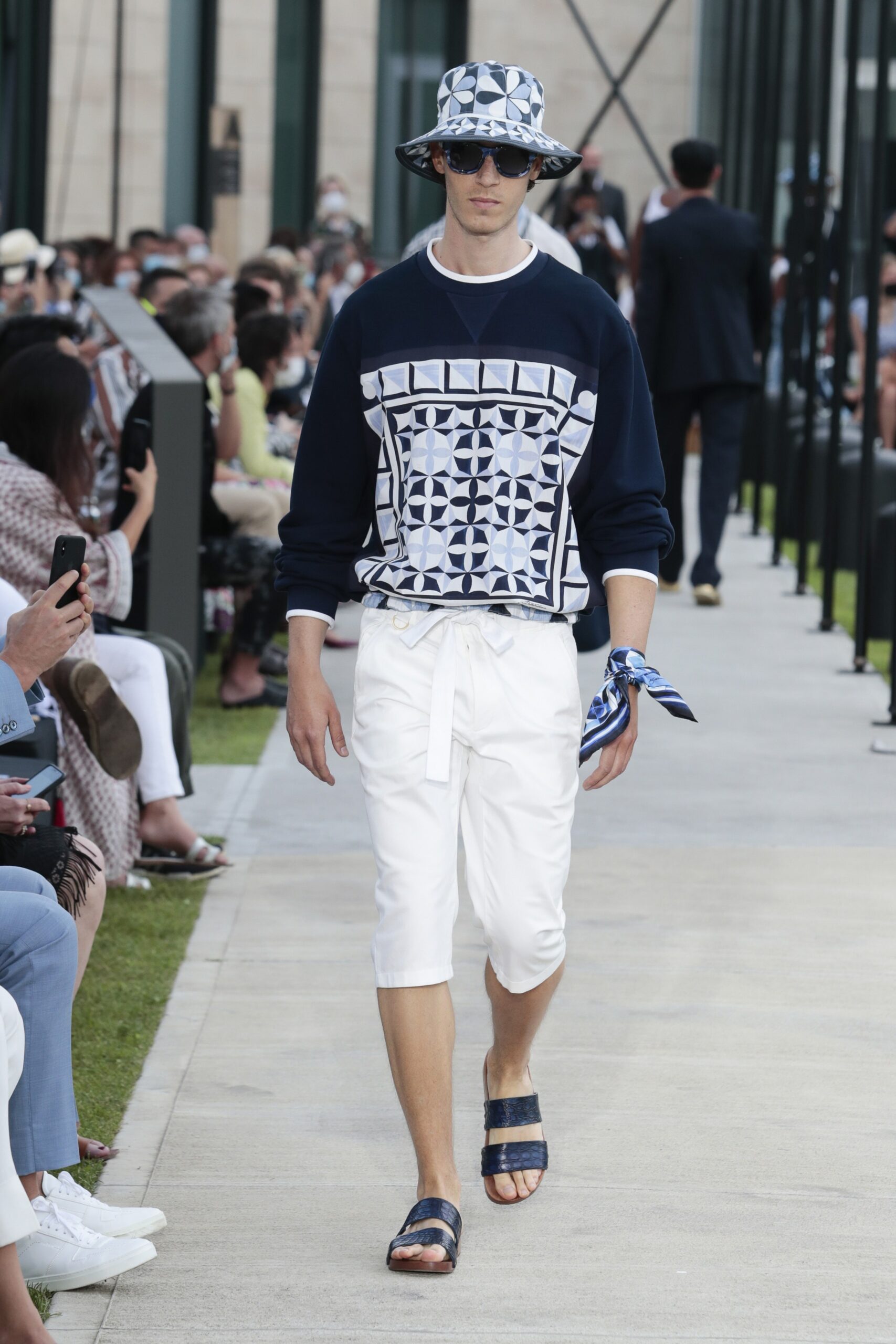 Dolce & Gabbana S/S 21 Menswear Look 32
