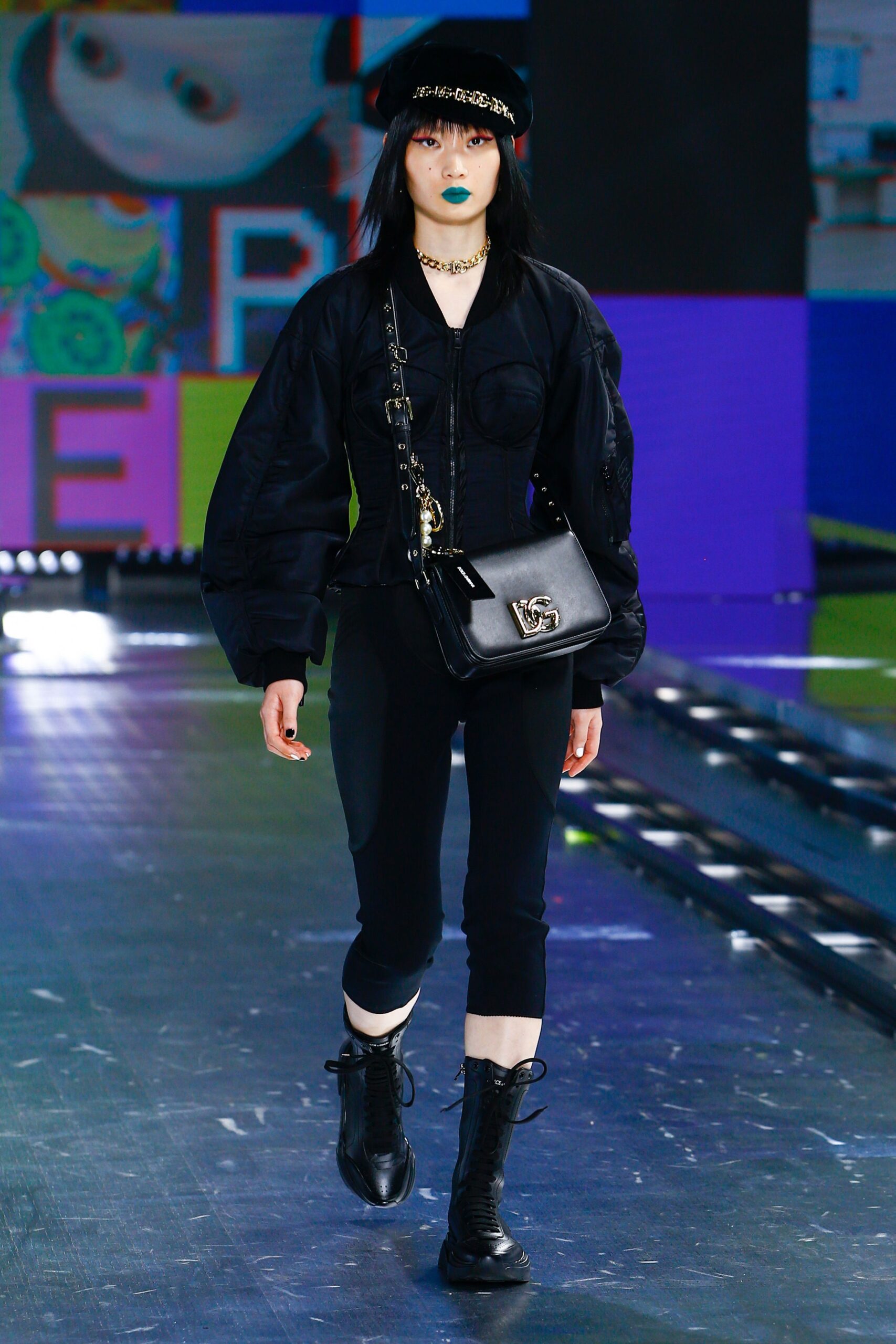 Dolce & Gabbana F/W 21 Look 32
