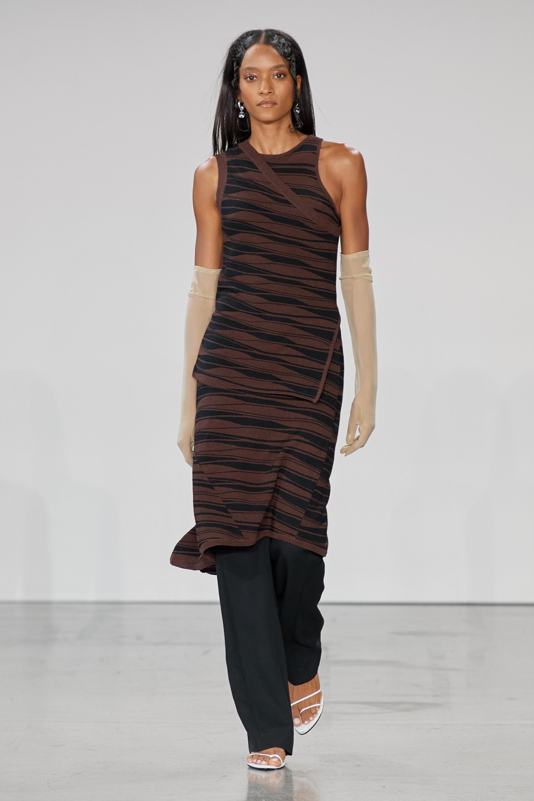 Deveaux S/S 23 Look 35