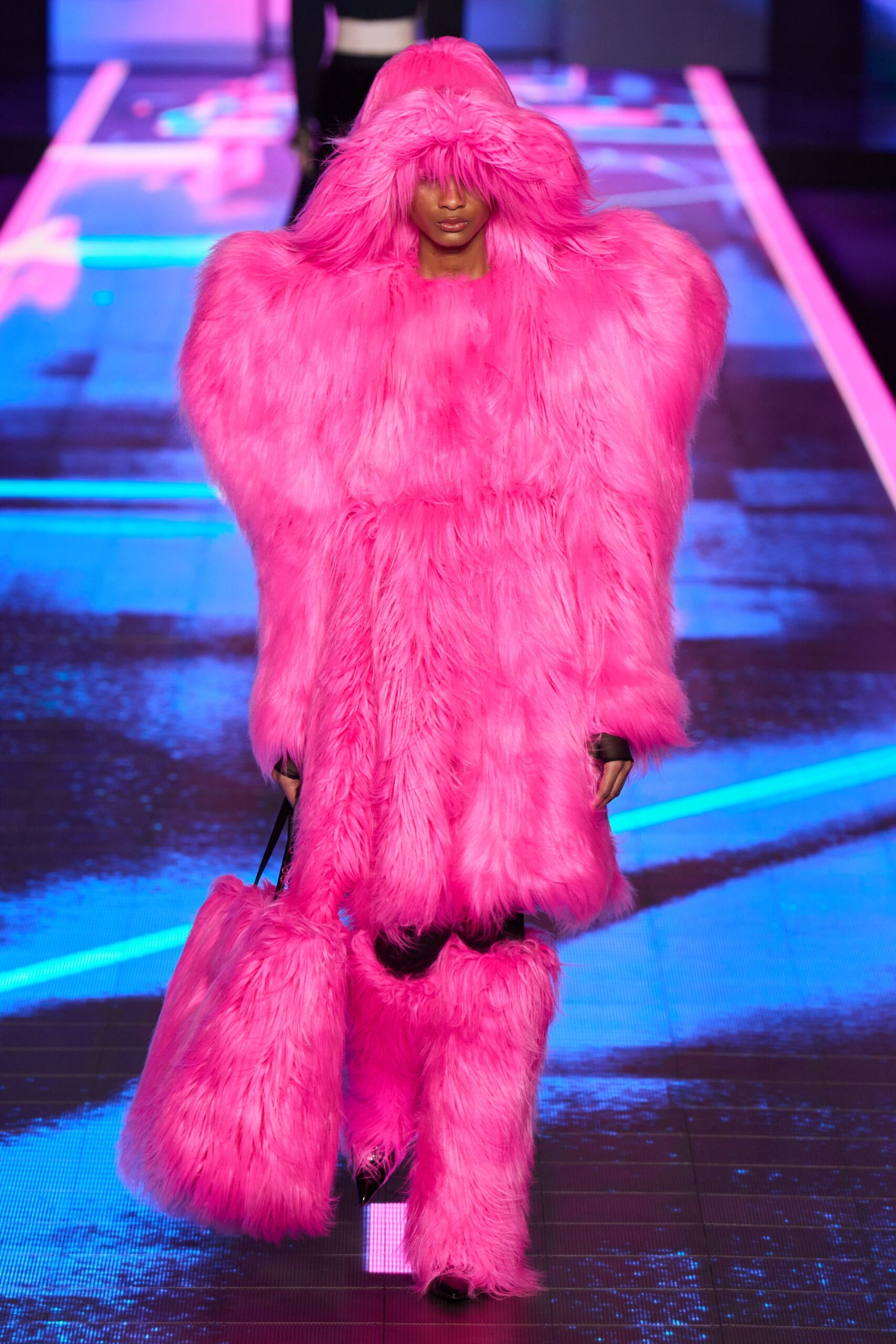 Dolce & Gabbana F/W 22 Look 37