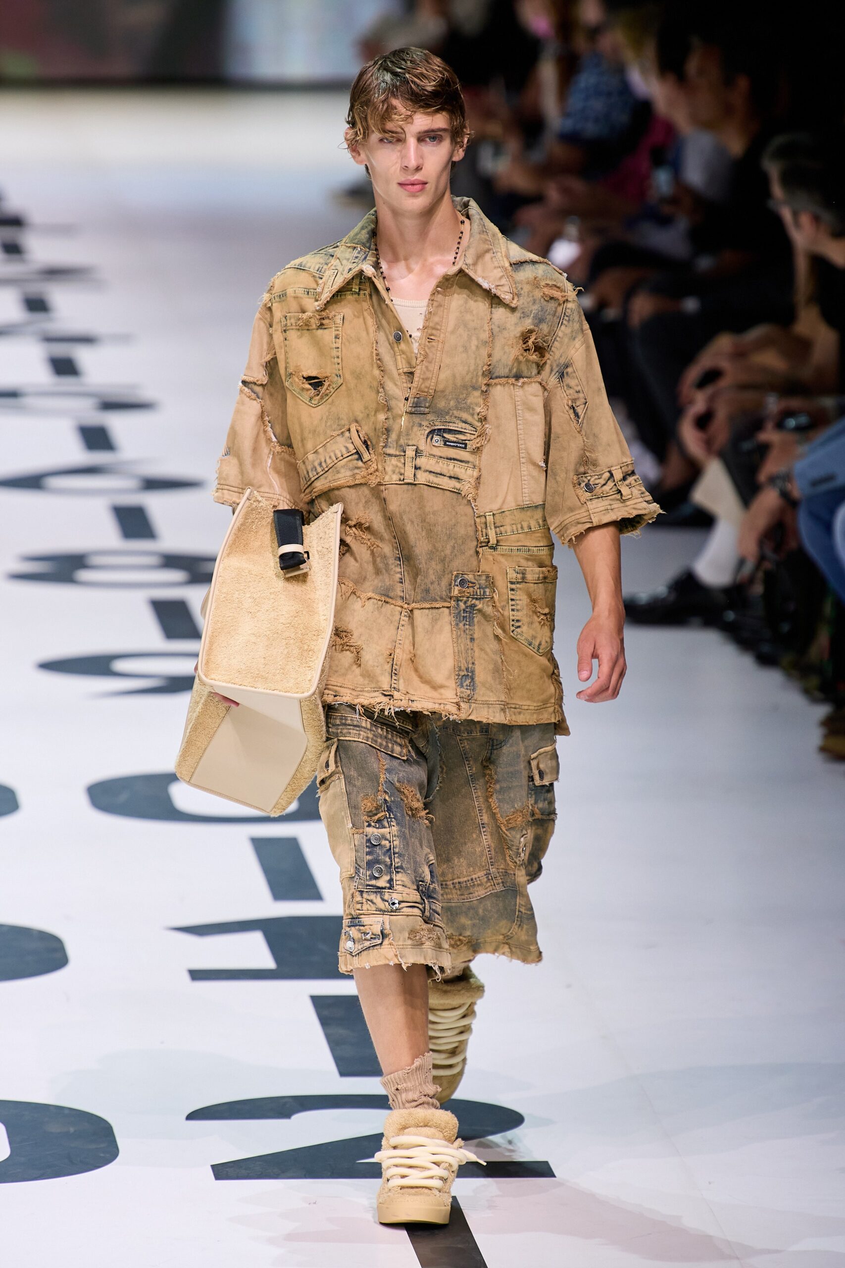 Dolce & Gabbana S/S 23 Menswear Look 77