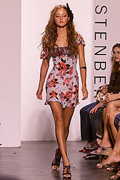 Diane von Furstenberg S/S 02 Look 4