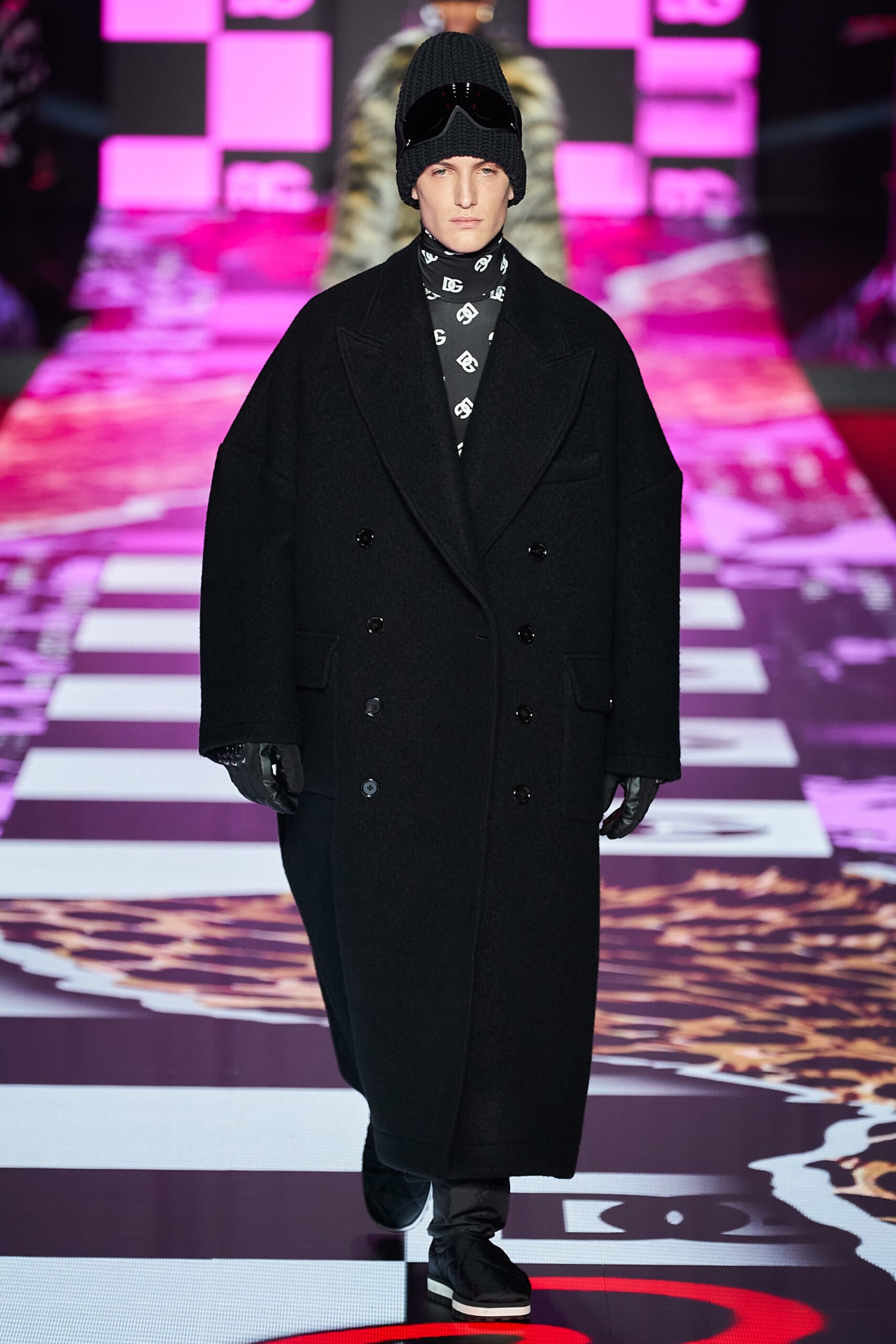 Dolce & Gabbana F/W 22 Menswear Look 15