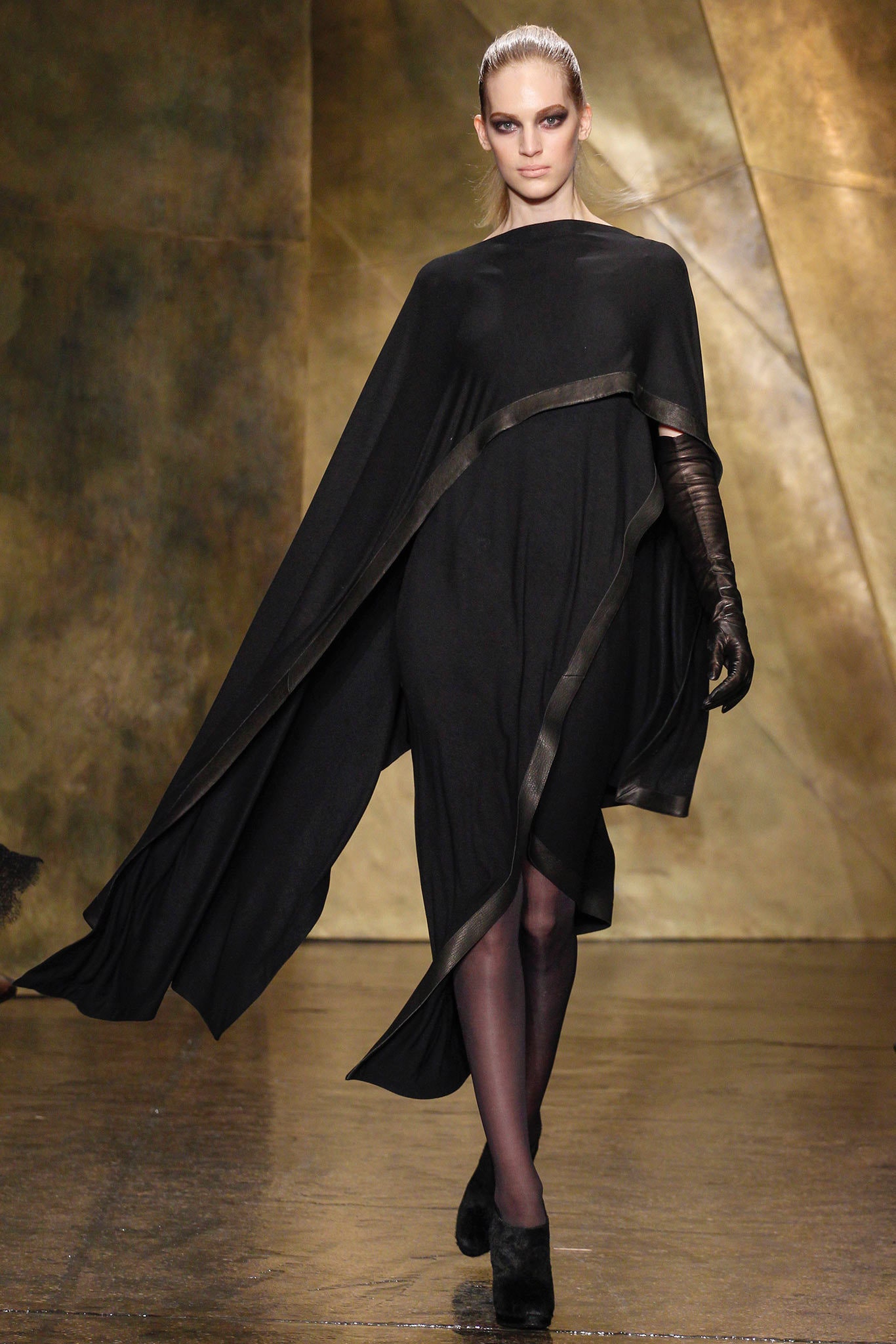 Donna Karan F/W 13 Look 1