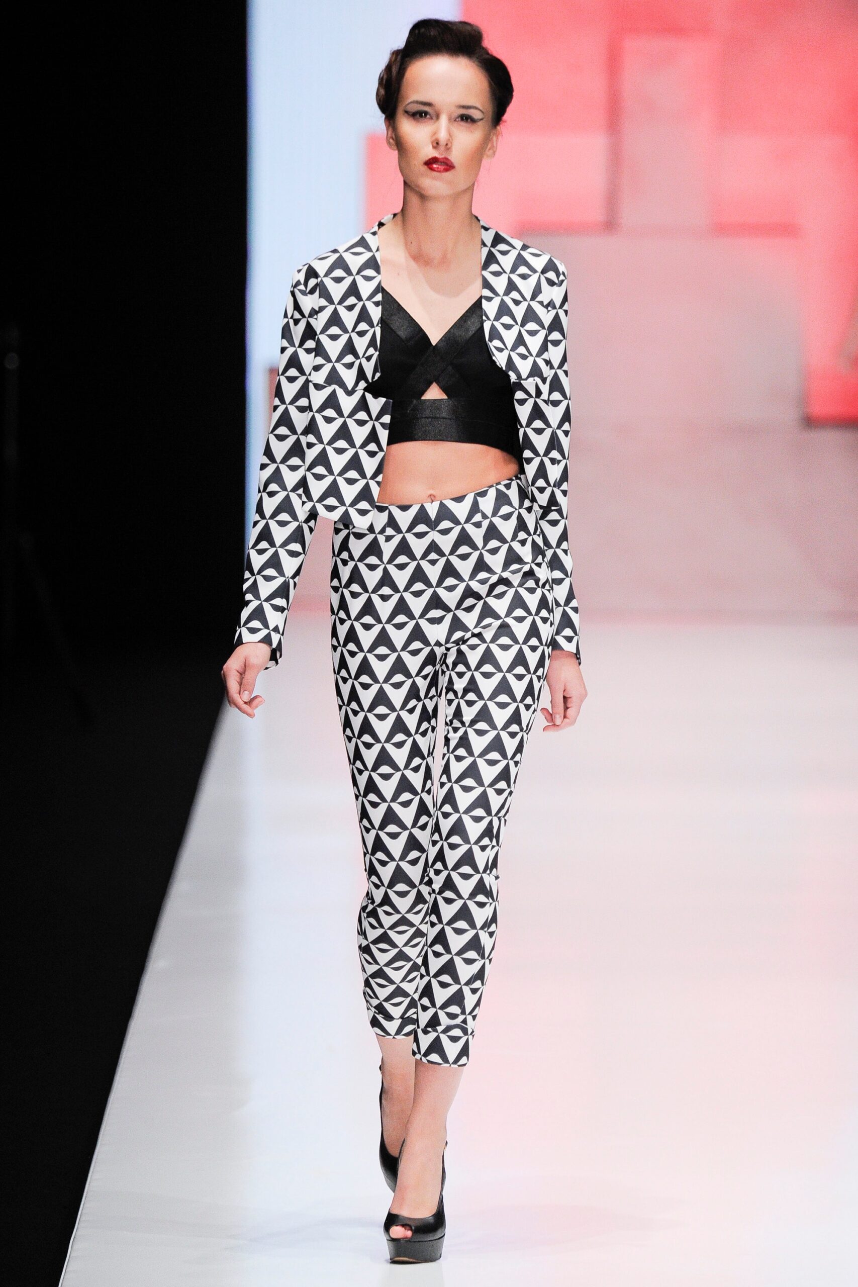 Dimaneu Russia S/S 16 Look 10