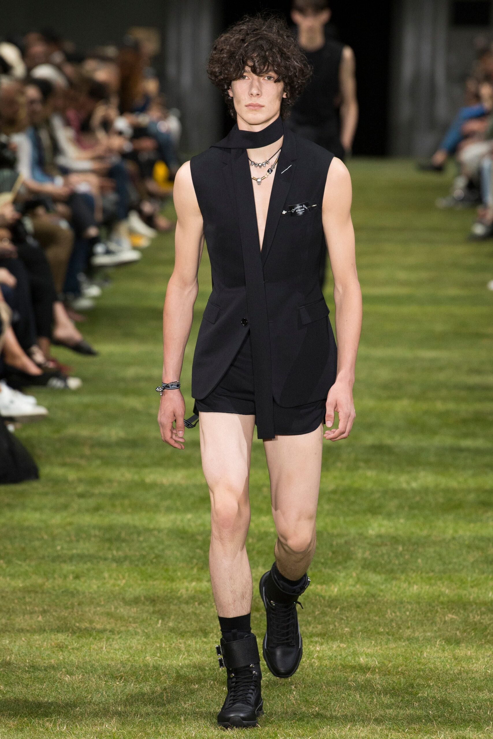 Dior Men S/S 18 Menswear Look 1