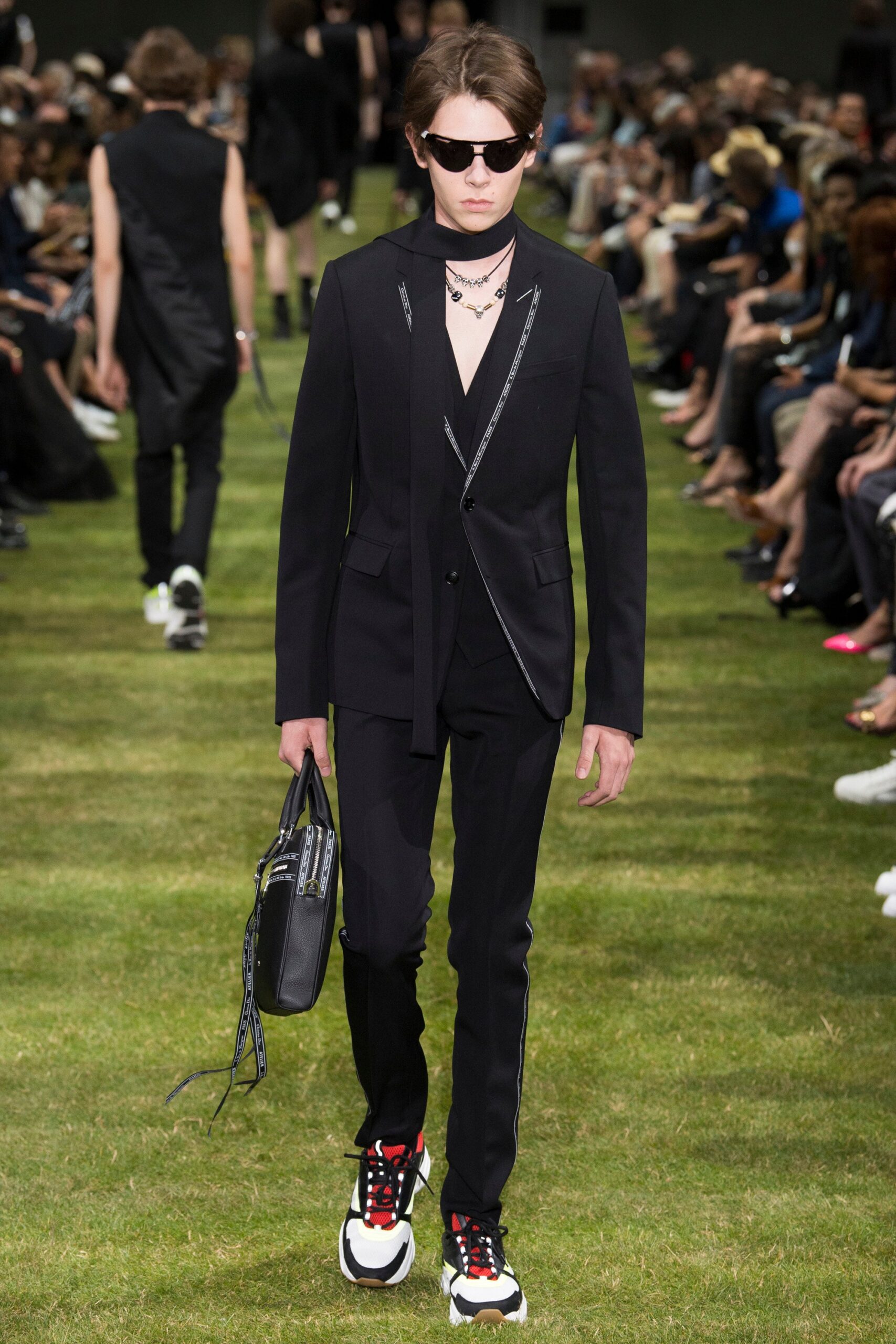 Dior Men S/S 18 Menswear Look 2