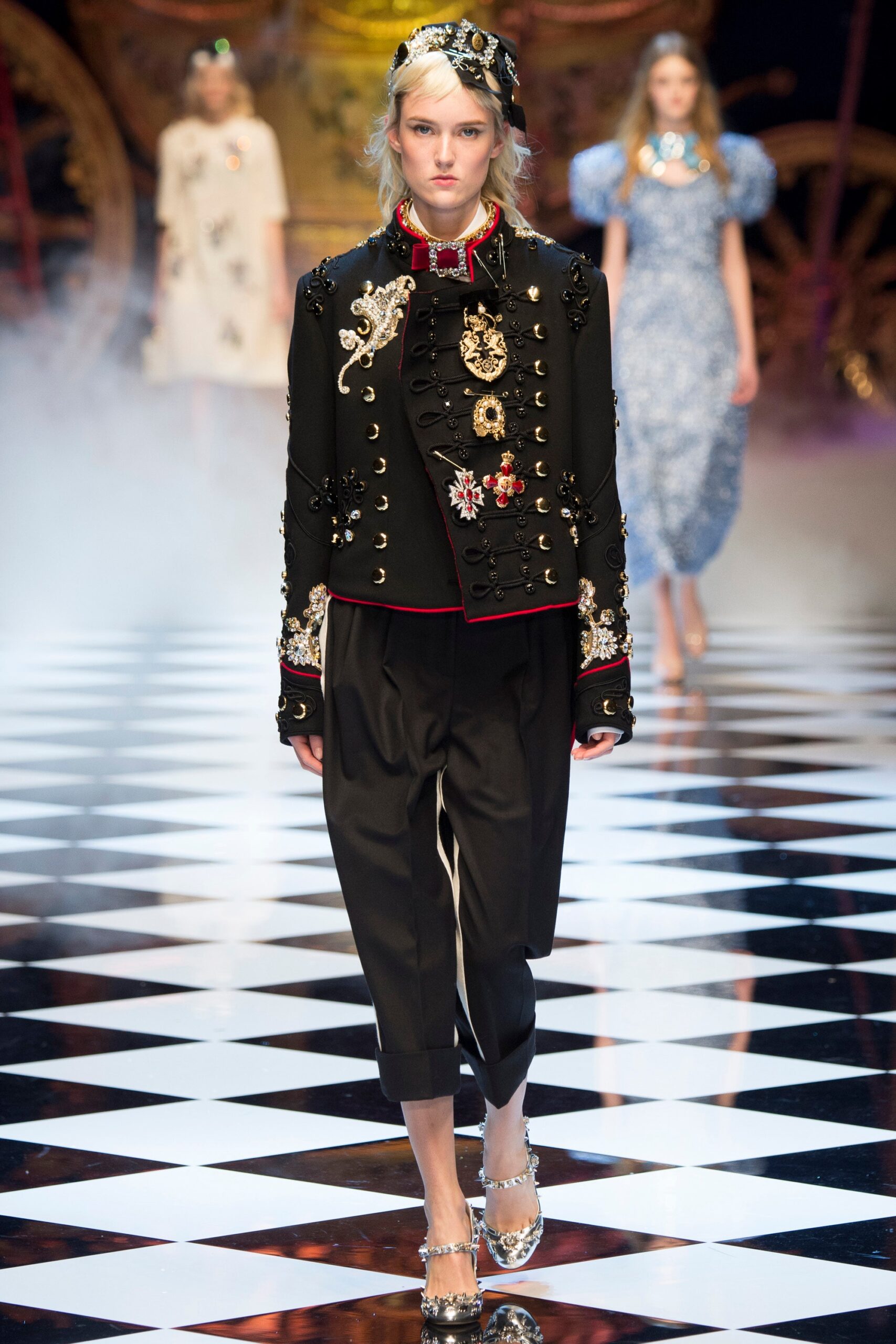 Dolce & Gabbana F/W 16 Look 1