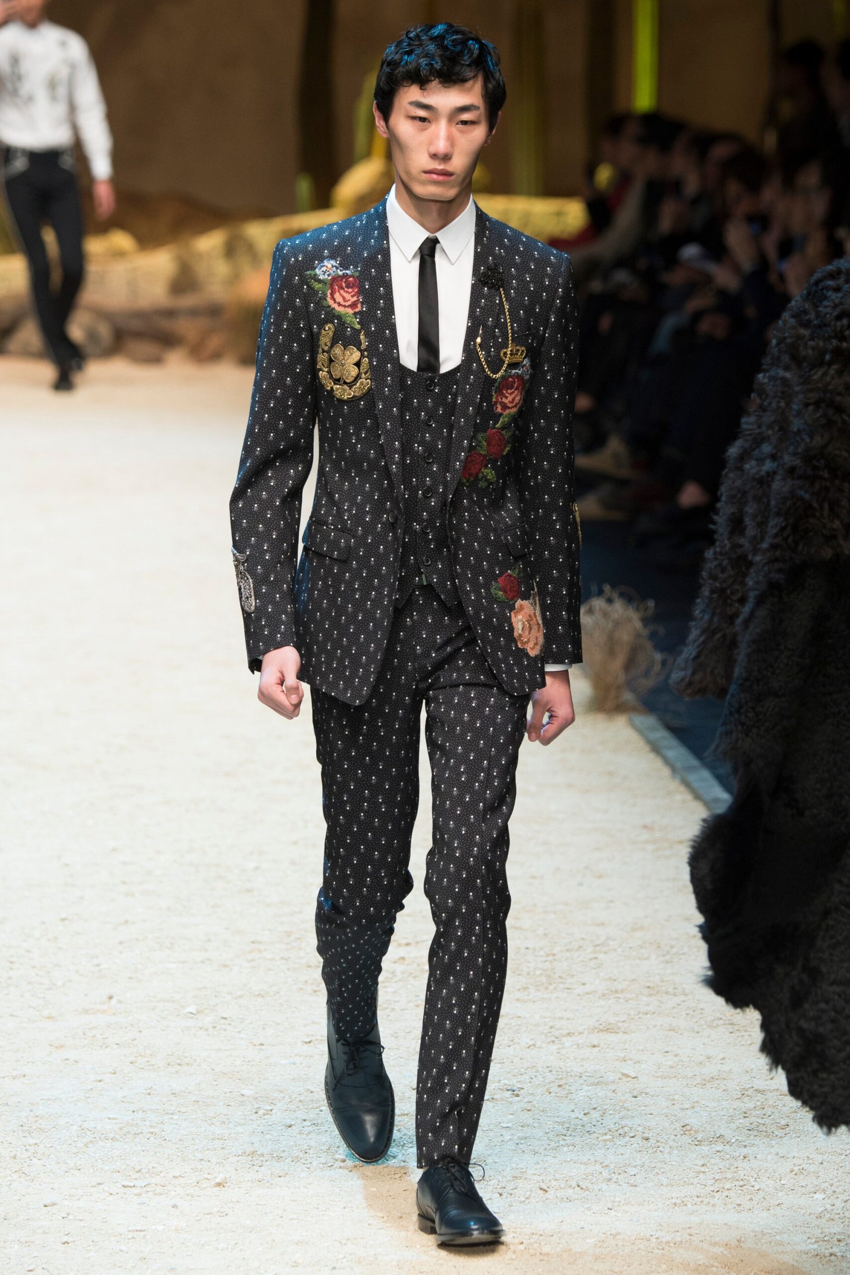 Dolce & Gabbana F/W 16 Menswear Look 1