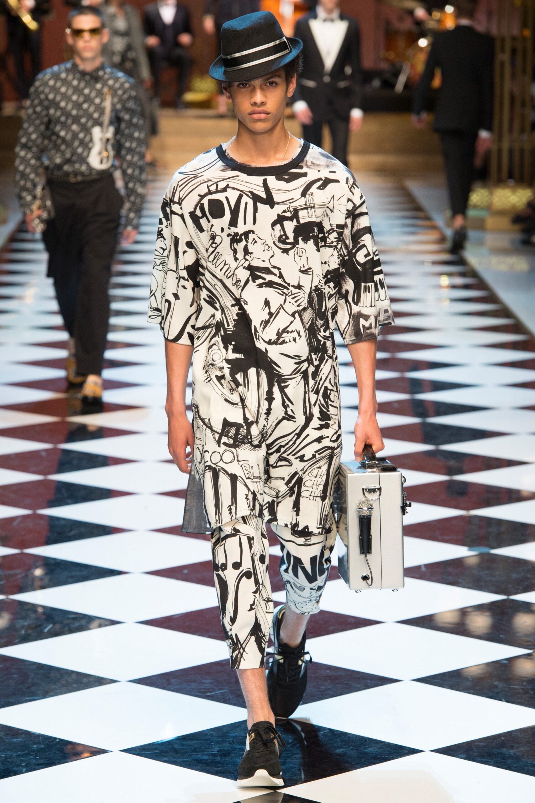 Dolce & Gabbana S/S 17 Menswear Look 3