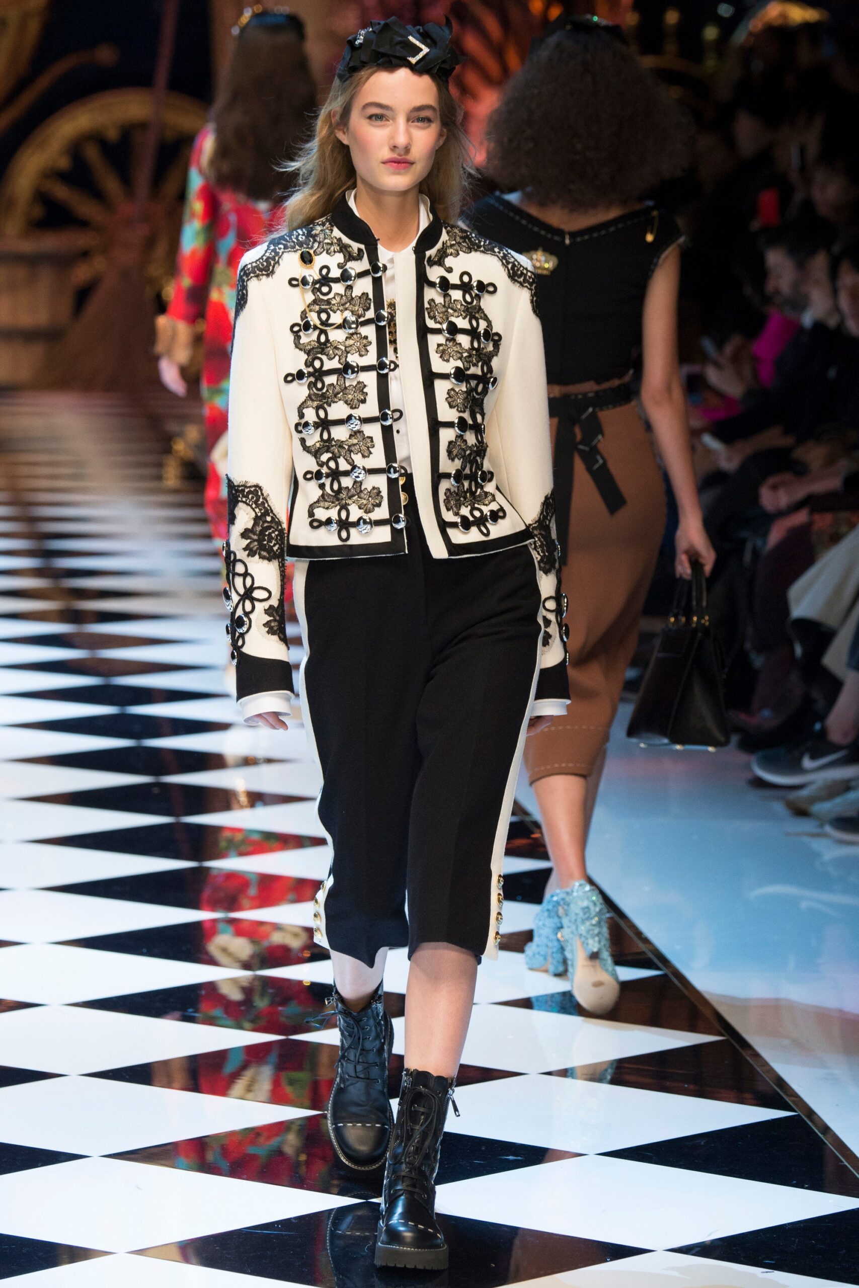 Dolce & Gabbana F/W 16 Look 7