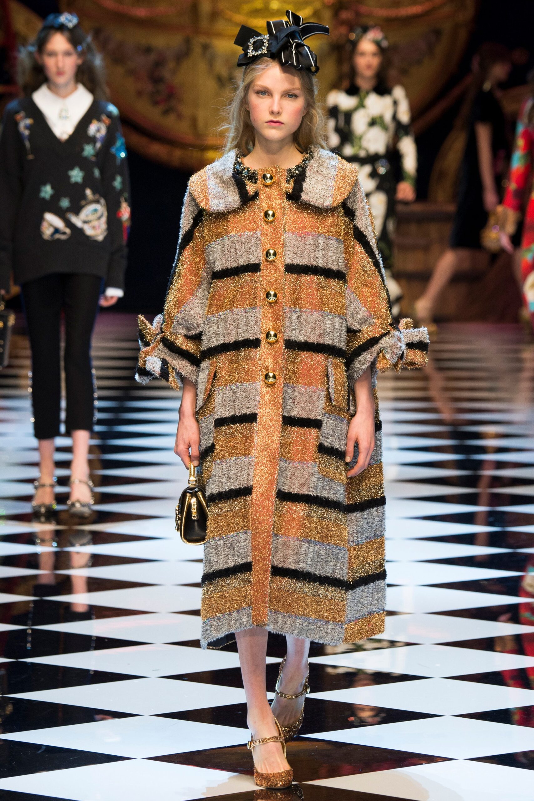 Dolce & Gabbana F/W 16 Look 8