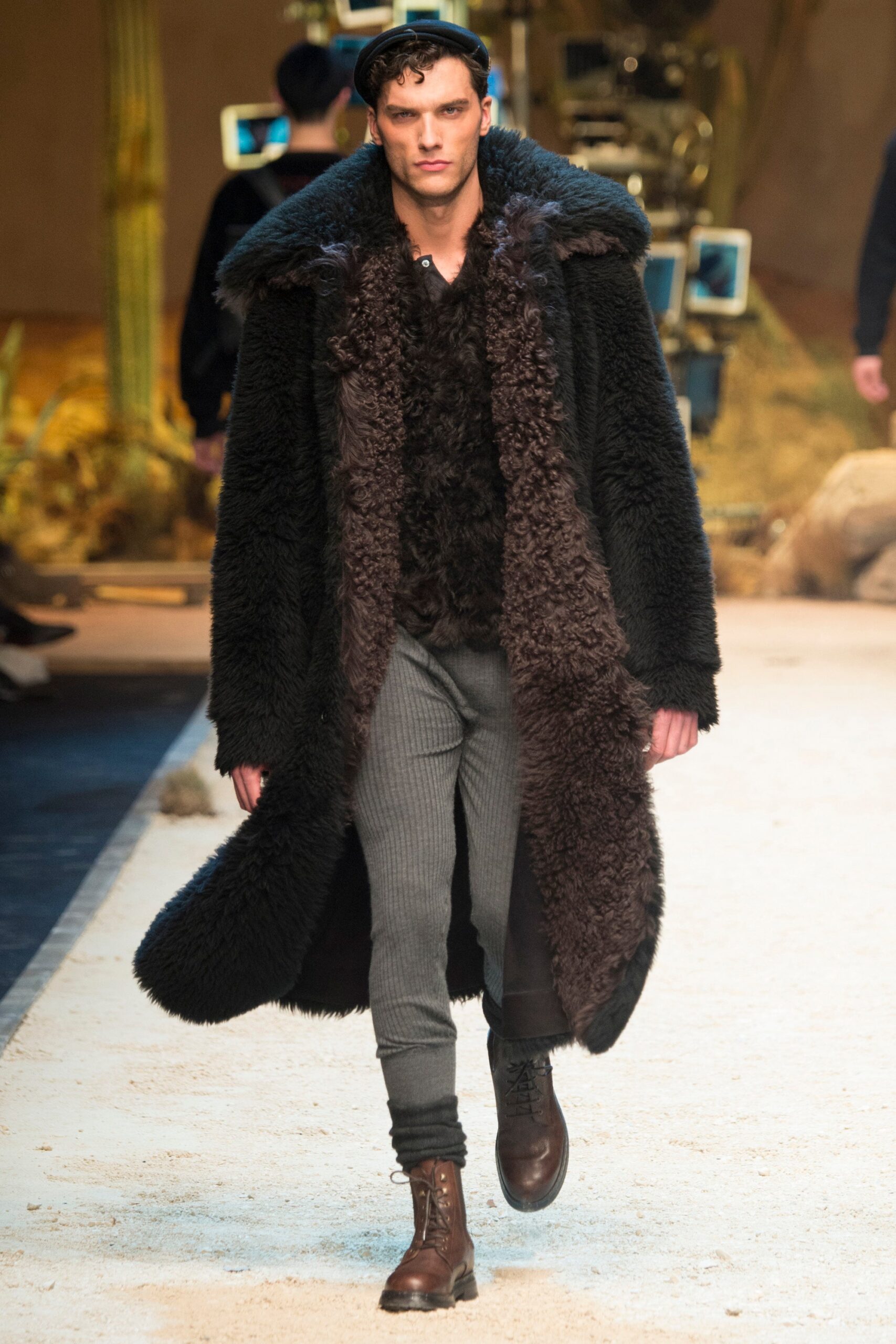 Dolce & Gabbana F/W 16 Menswear Look 8