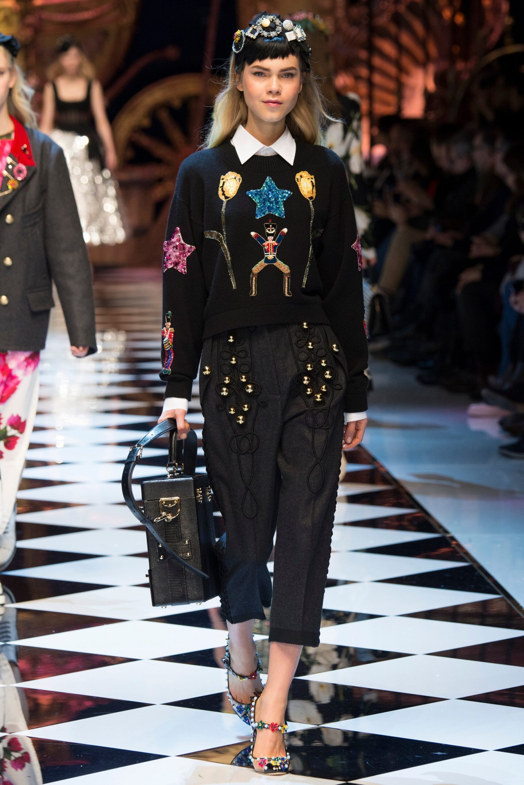 Dolce & Gabbana F/W 16 Look 11