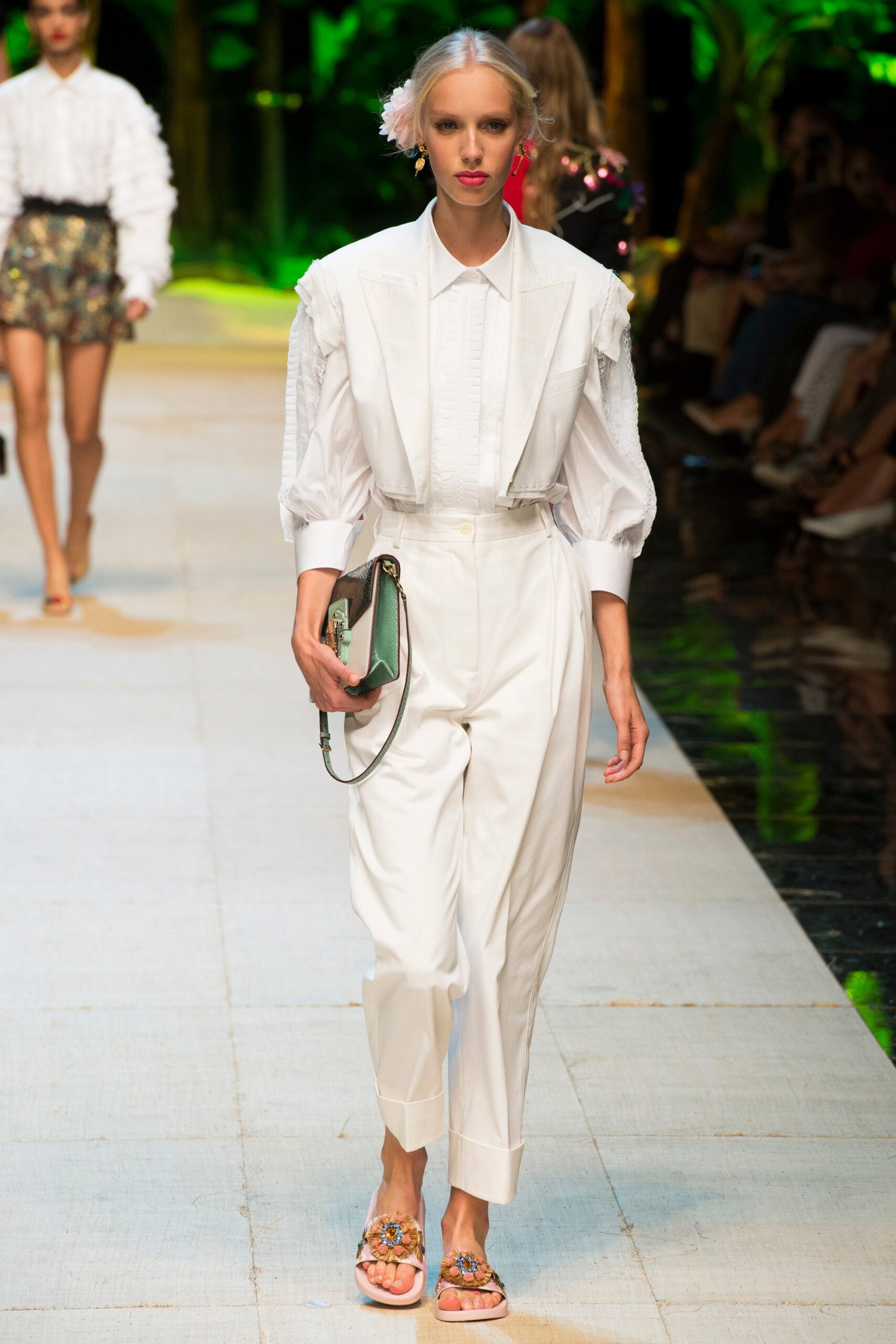 Dolce & Gabbana S/S 17 Look 10