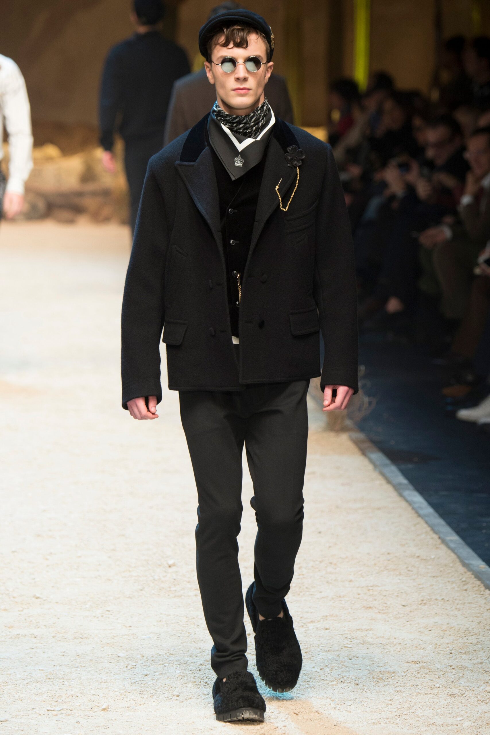 Dolce & Gabbana F/W 16 Menswear Look 11