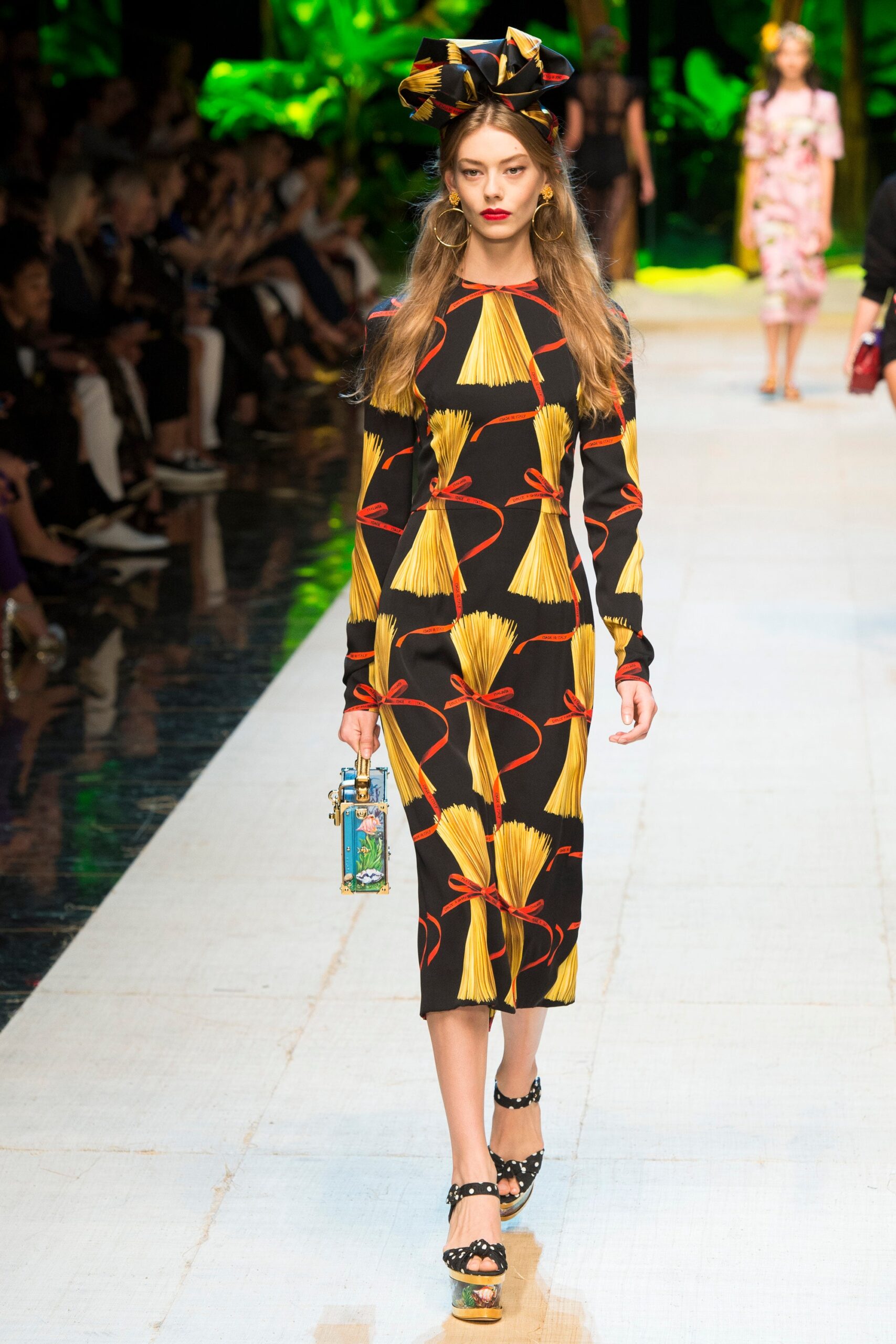 Dolce & Gabbana S/S 17 Look 15