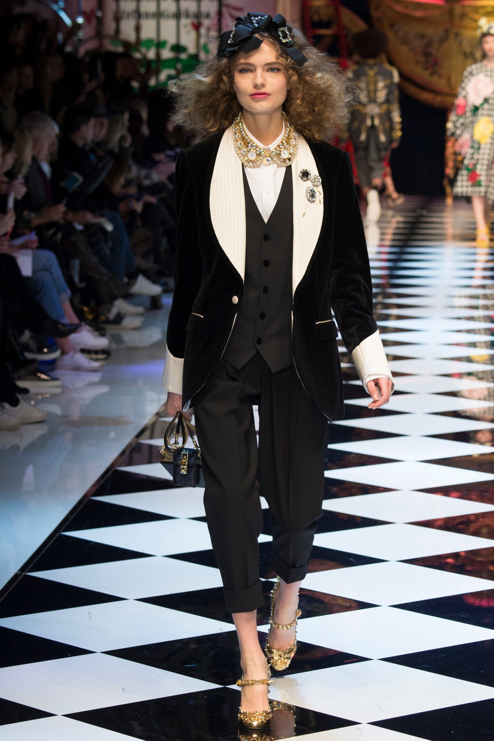 Dolce & Gabbana F/W 16 Look 13