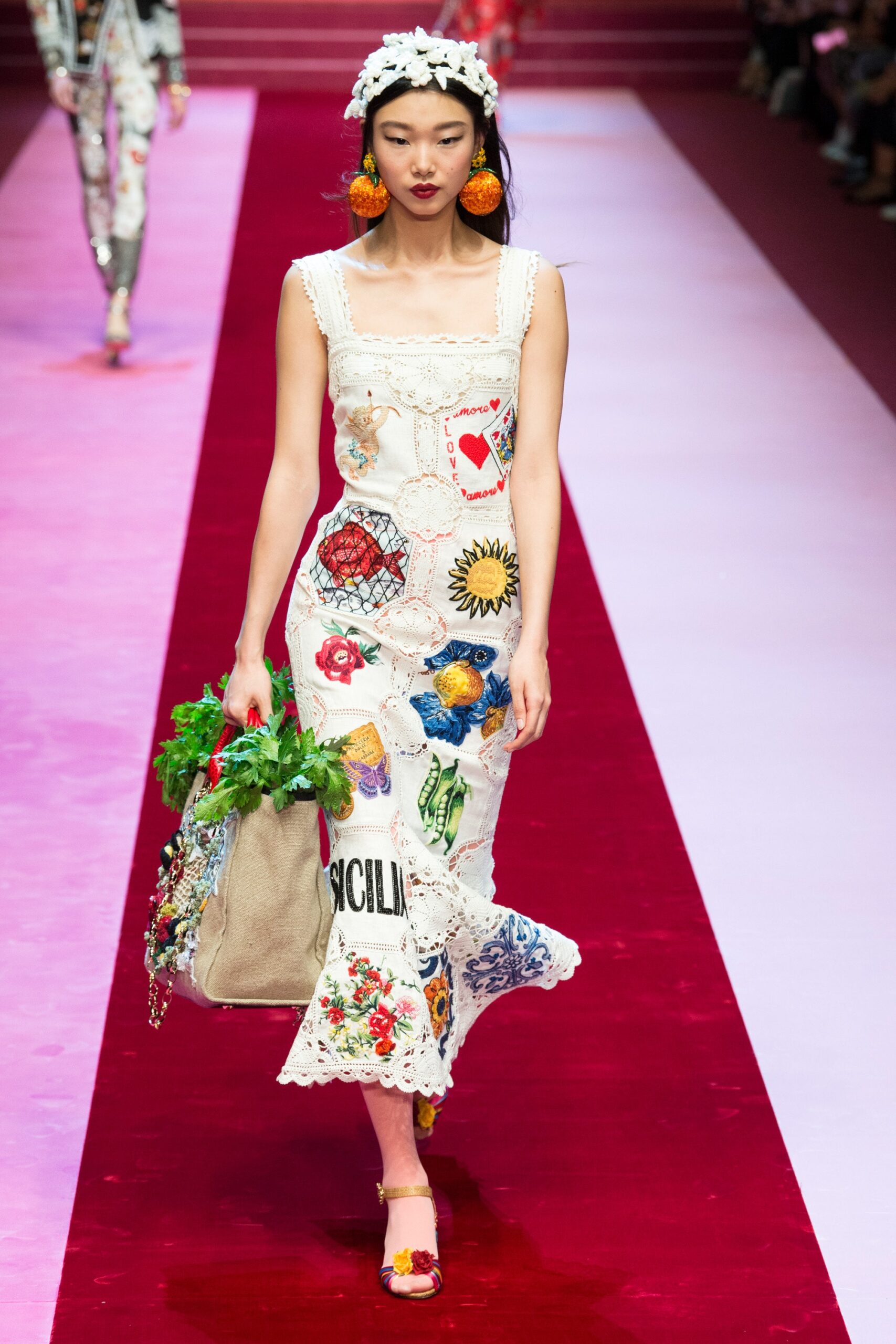 Dolce & Gabbana S/S 18 Look 32