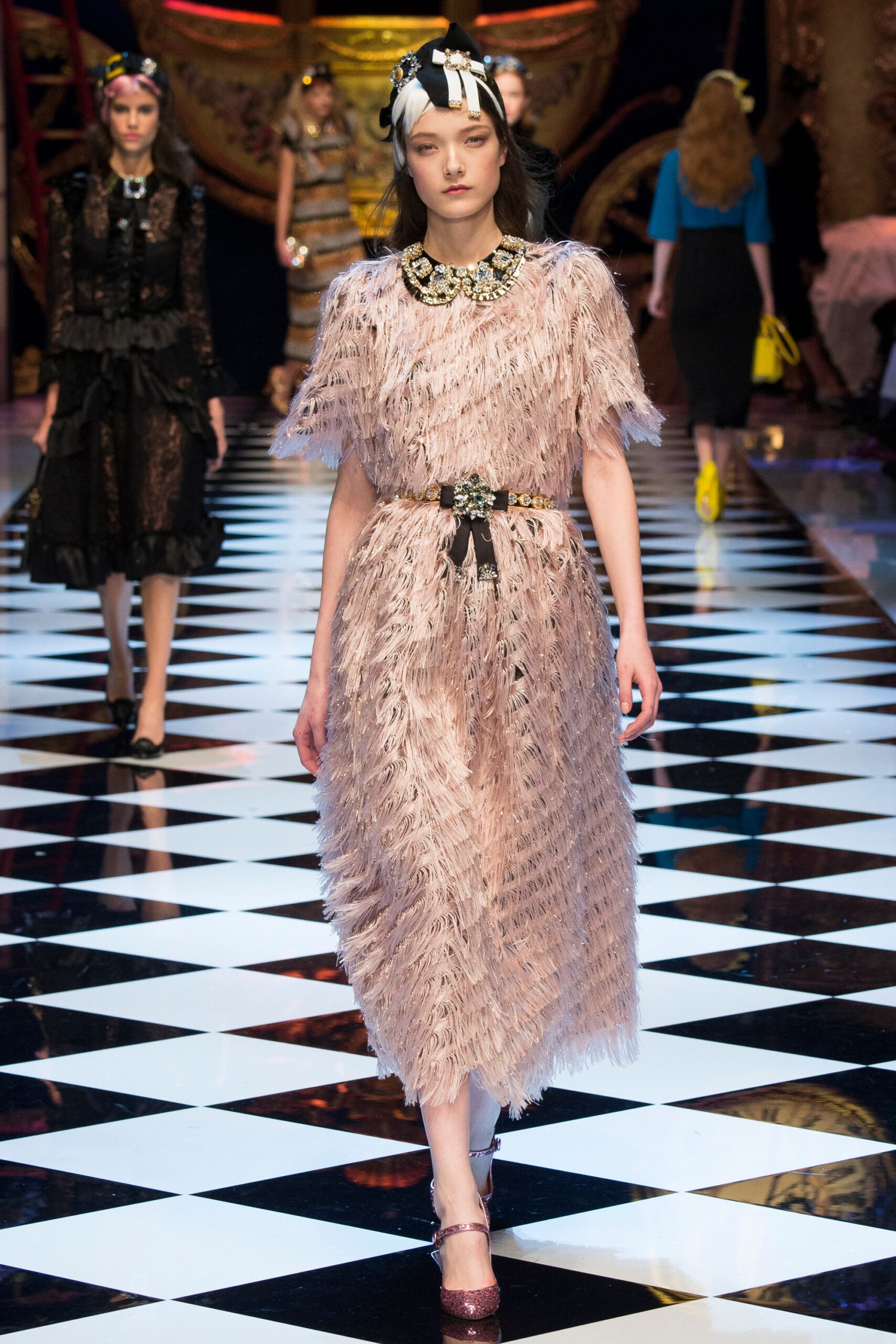 Dolce & Gabbana F/W 16 Look 22