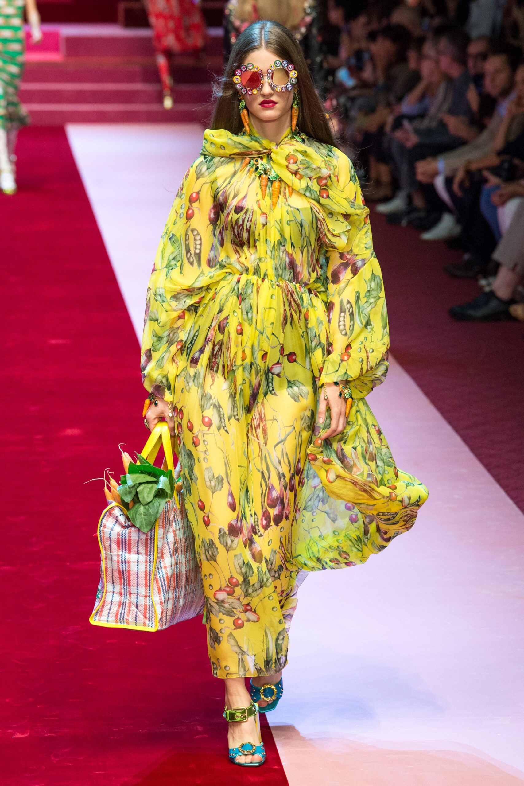 Dolce & Gabbana S/S 18 Look 37