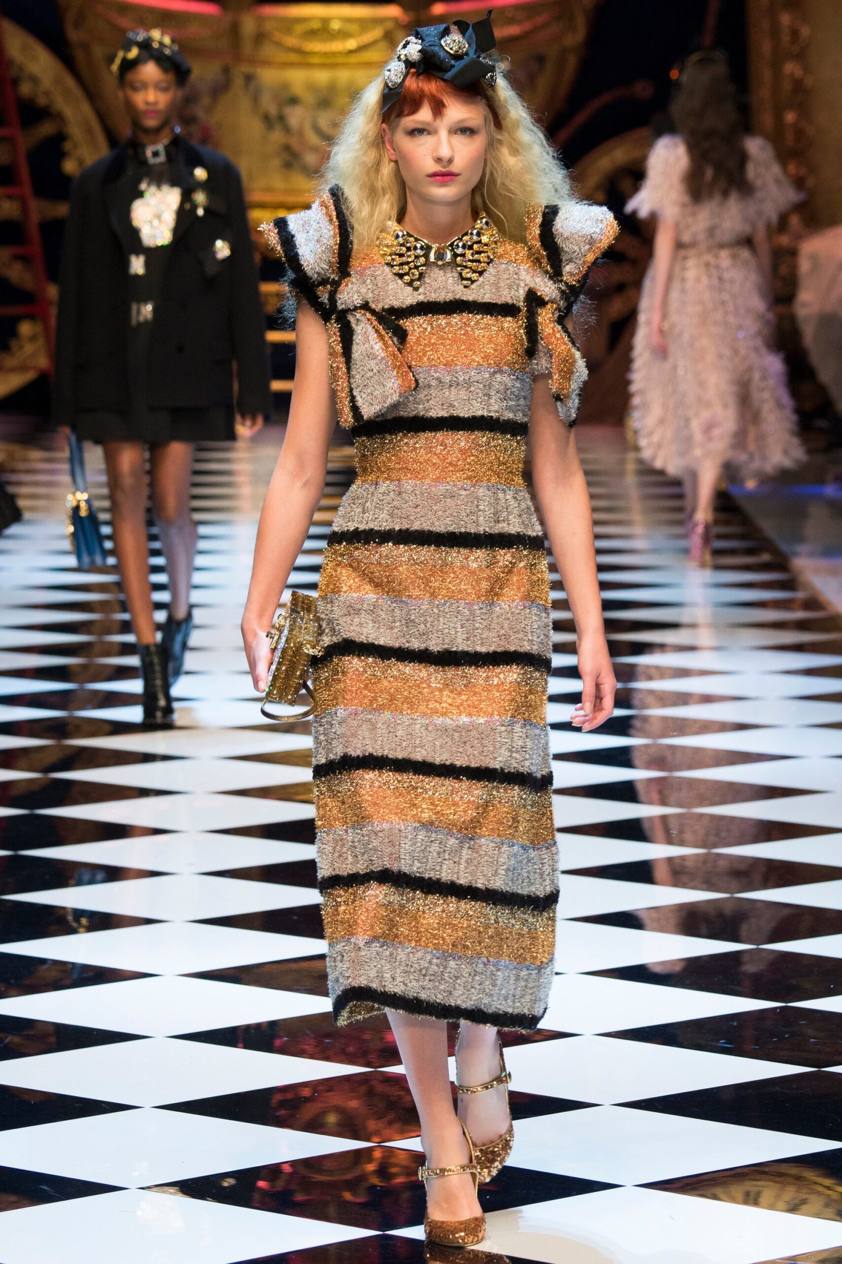 Dolce & Gabbana F/W 16 Look 25