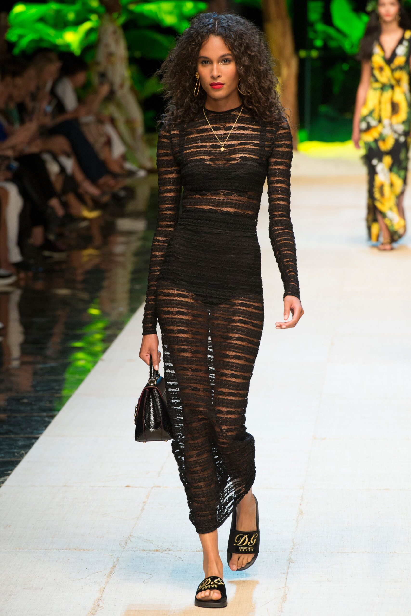 Dolce & Gabbana S/S 17 Look 30