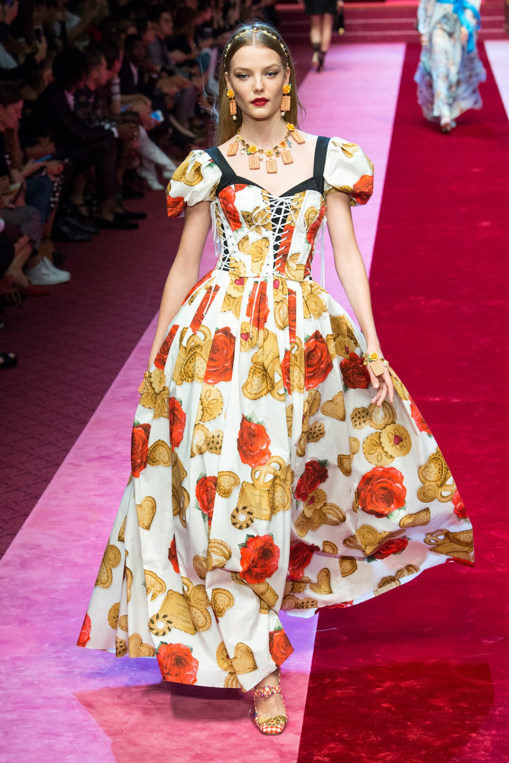 Dolce & Gabbana S/S 18 Look 42